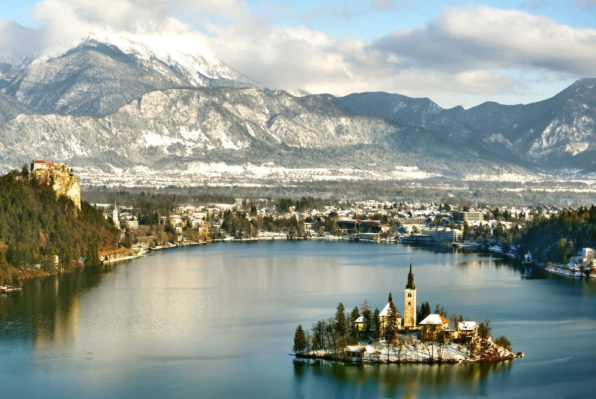 Lake Bled Adjoining The Town Of Bled Background