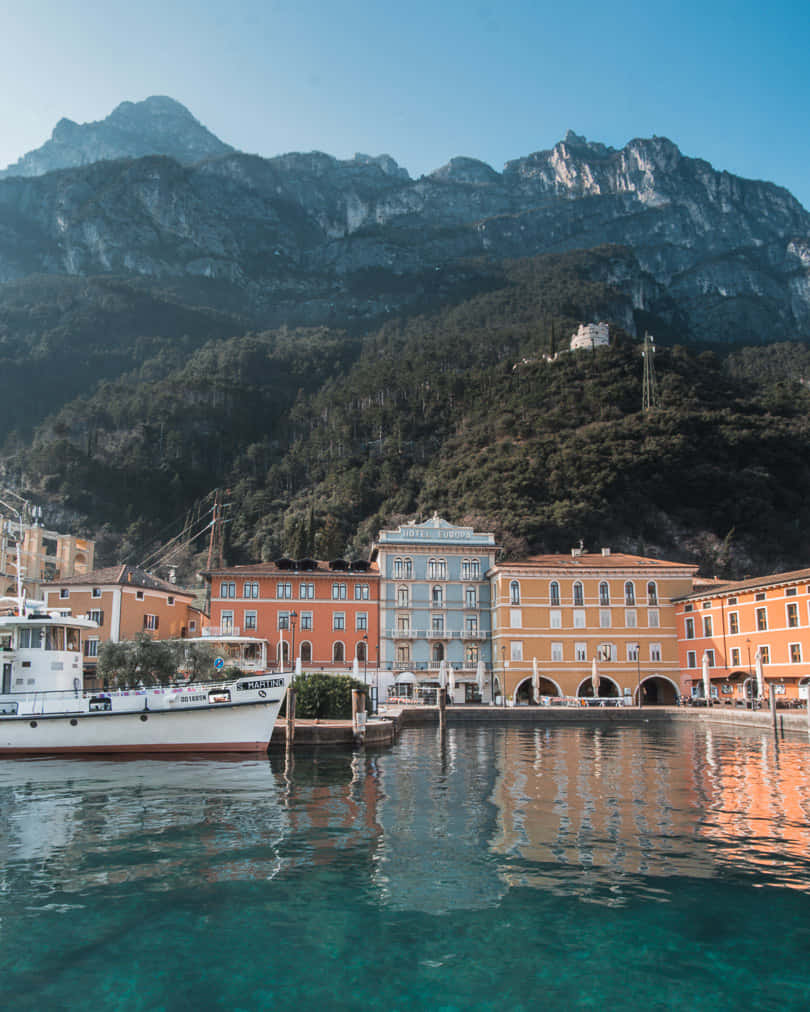 Lake Front Town Lago Di Garda Background
