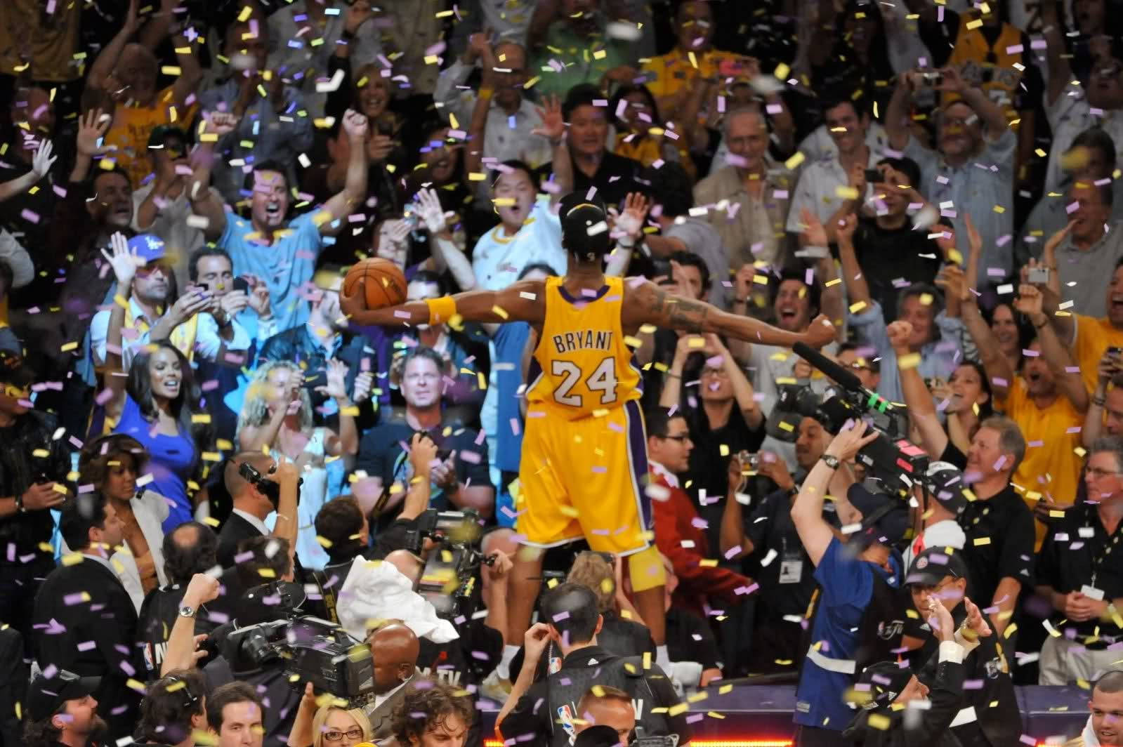Lakers Hd Kobe Cheering With Crowd Background