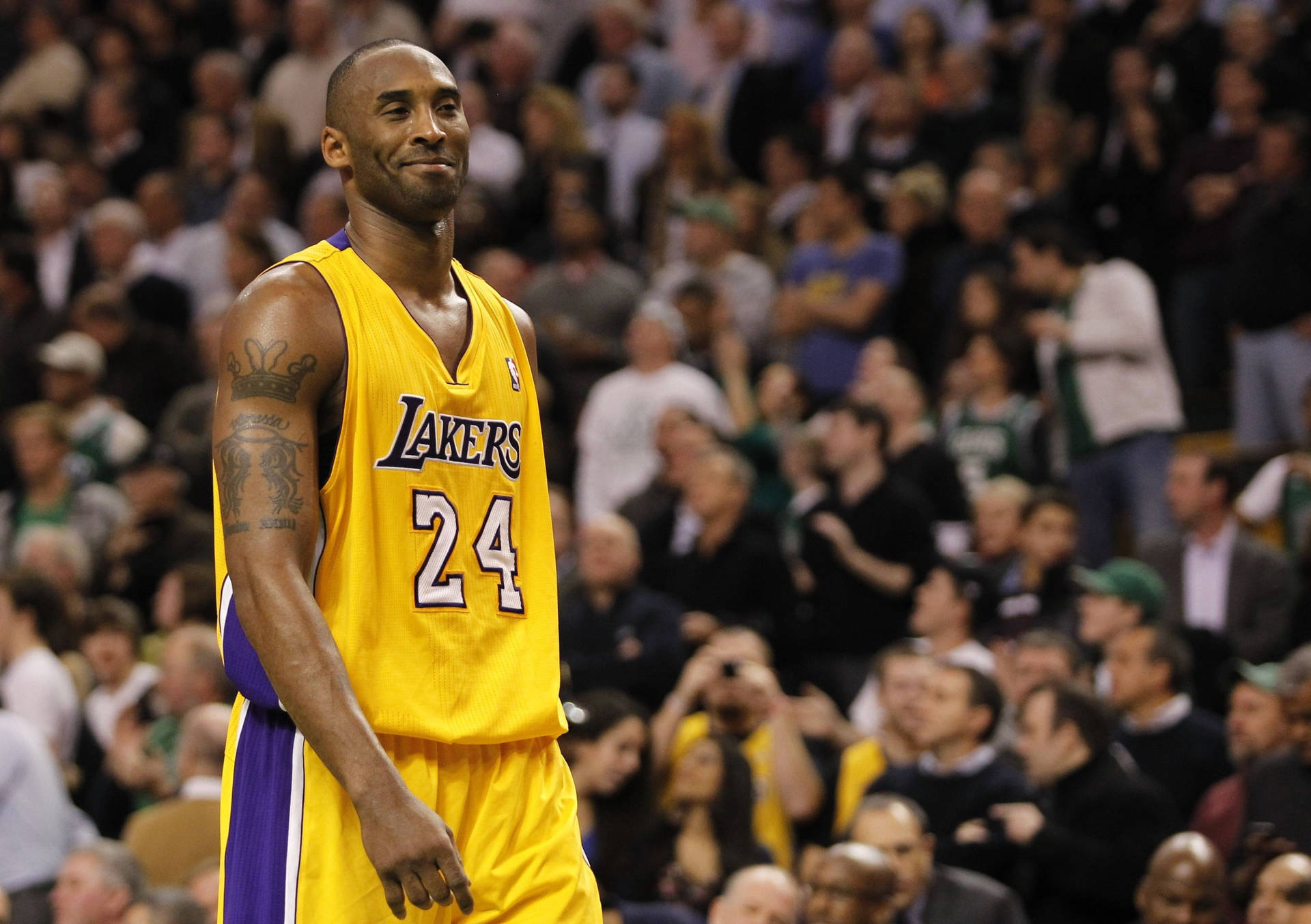 Lakers Hd Kobe Smirking Background