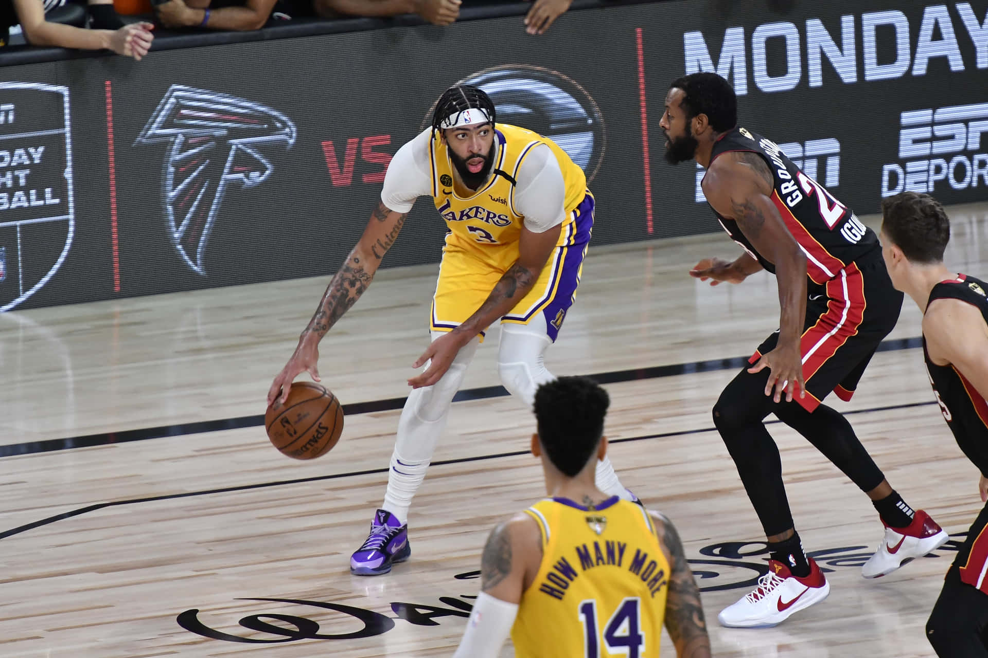 Lakers_vs_ Heat_ Basketball_ Match_2020 Background