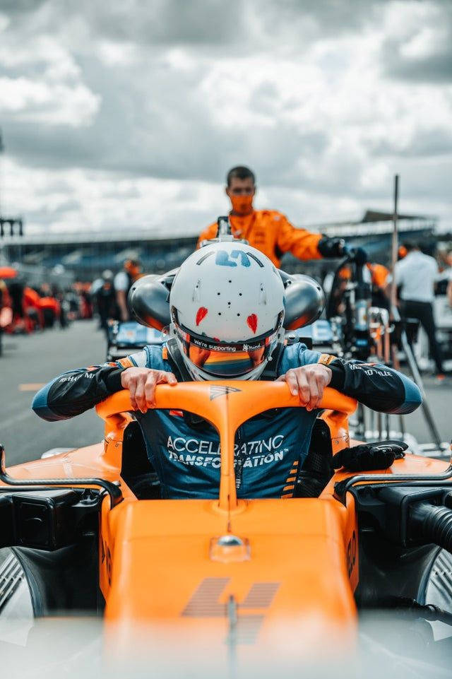 Lando Norris Getting Ready Background