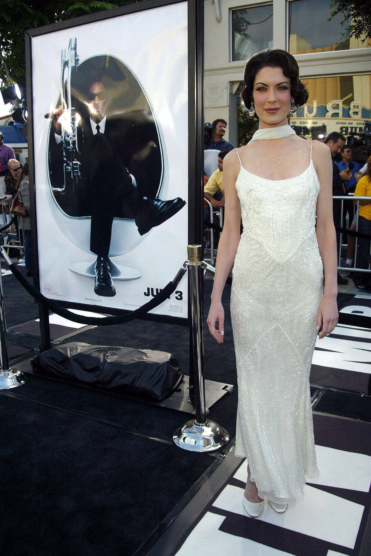 Lara Flynn Boyle At Mib 2 Premiere Background