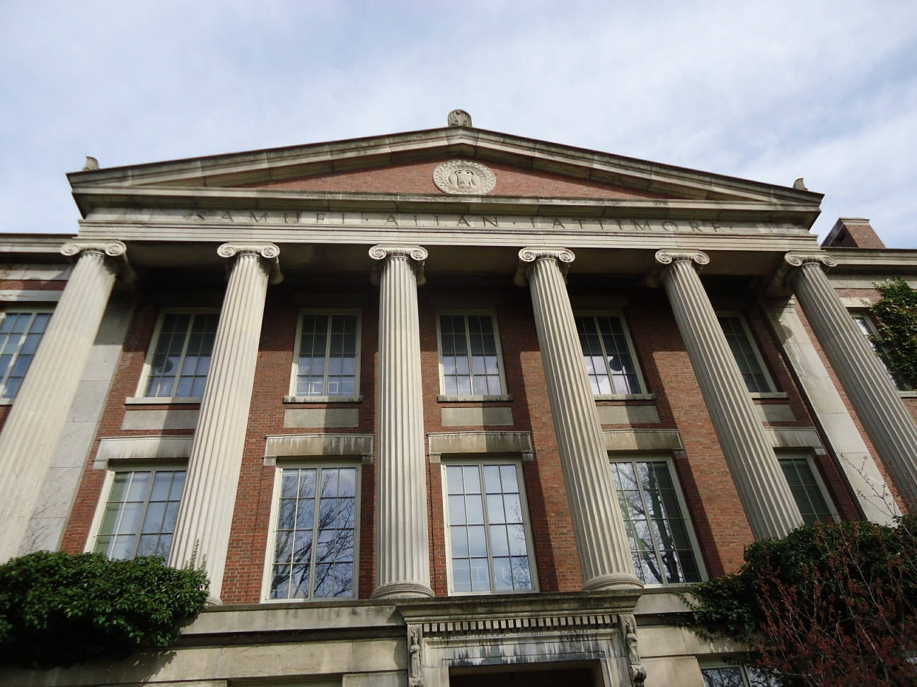 Lattimore Hall At The University Of Rochester Background