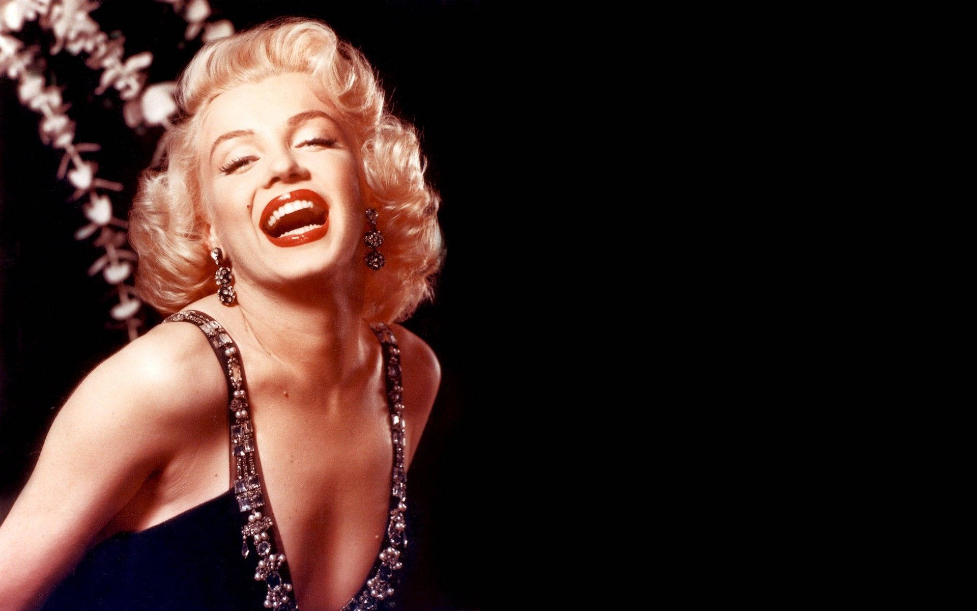 Laughing Marilyn Monroe Black Desktop Background