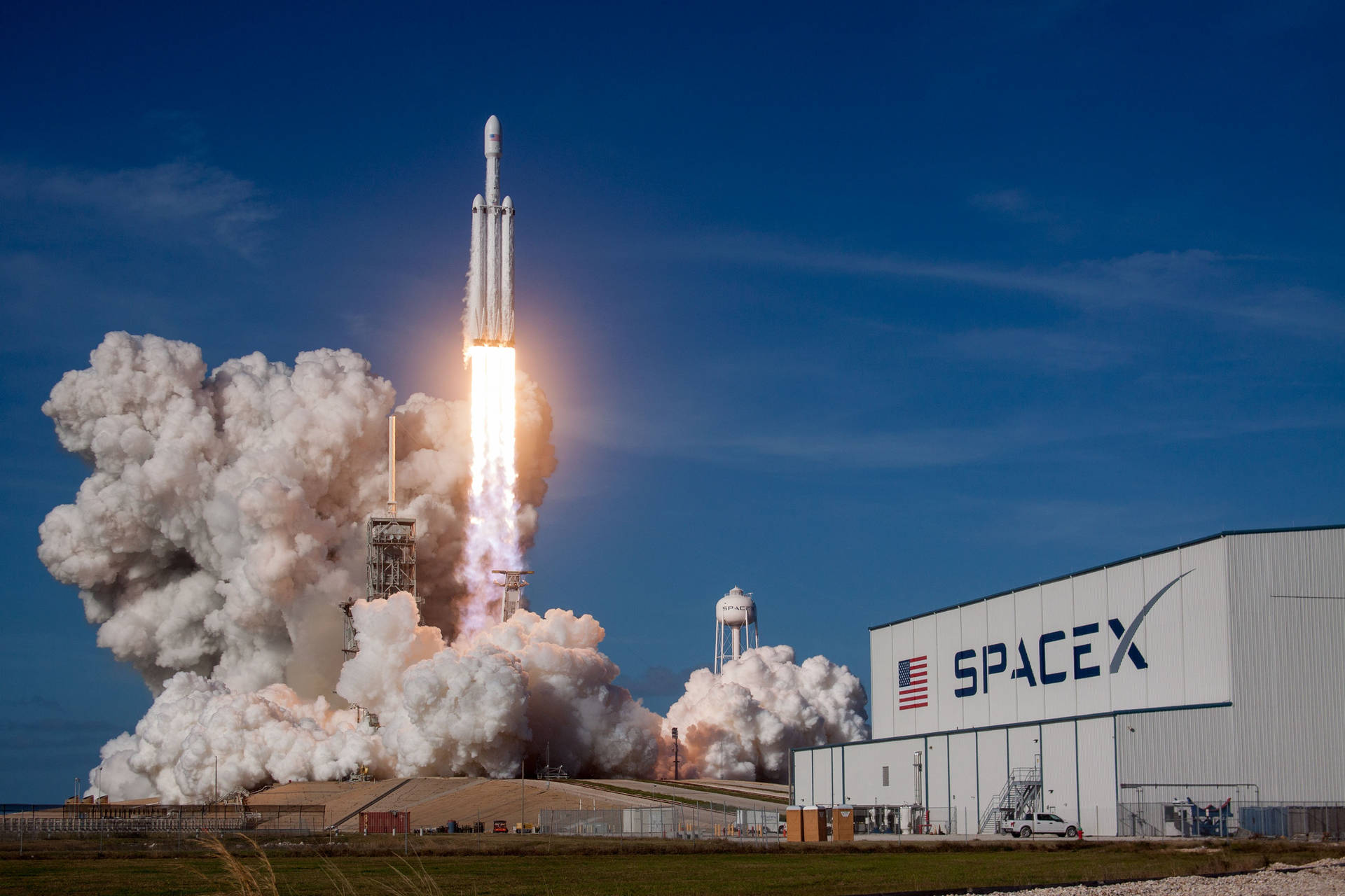 Launch Of Spacex Falcon Heavy Starship Background