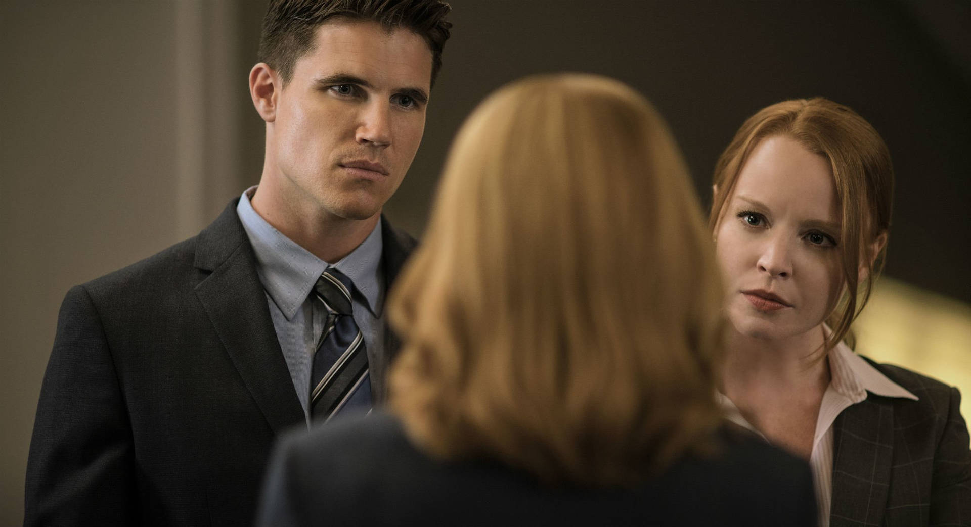 Lauren Ambrose And Robbie Amell