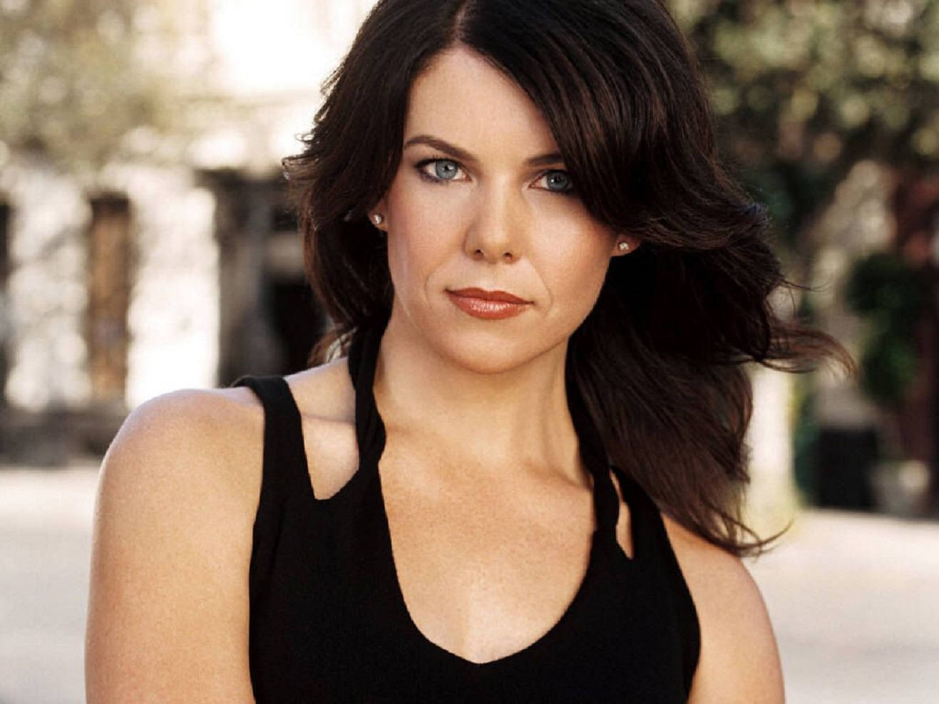 Lauren Graham Lovely Haircut Background