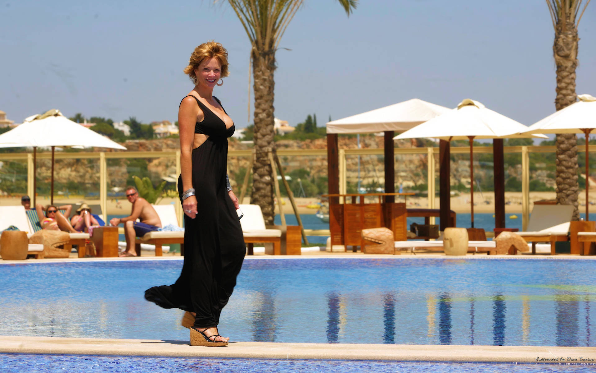 Lauren Holly Walking On A Pool