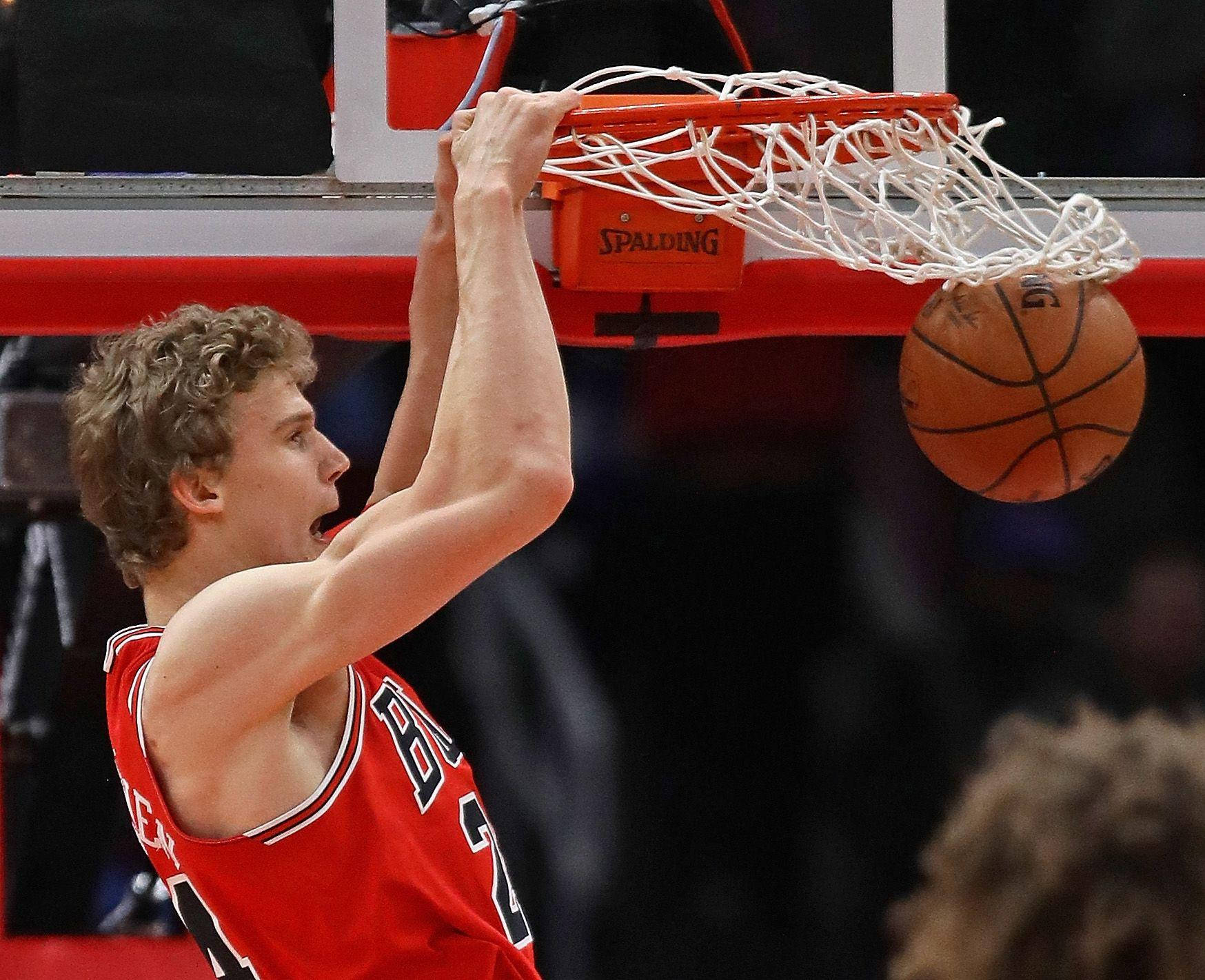 Lauri Markkanen Dunk On Ring Background