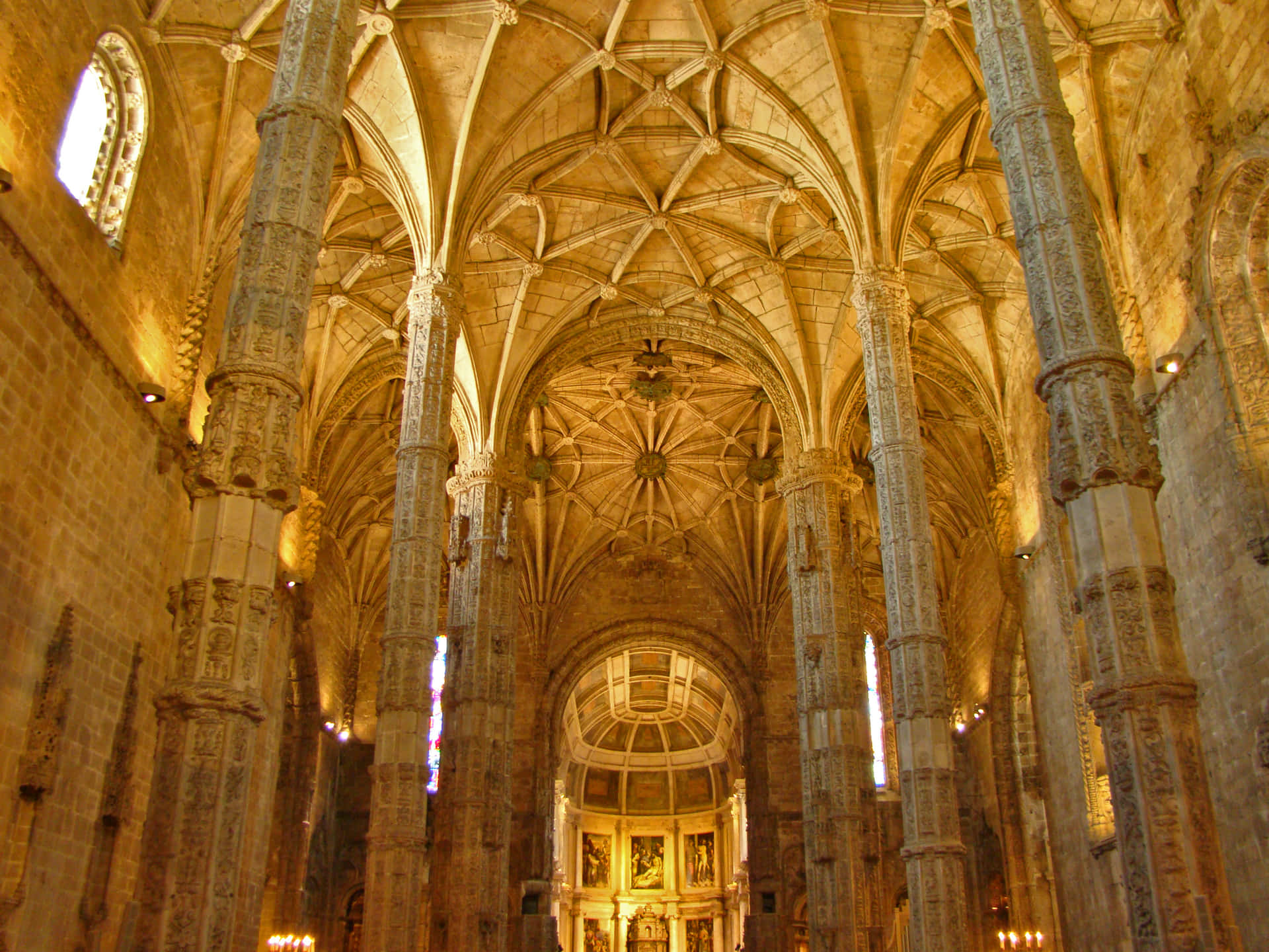 Lavish Design Of Mosteiro Dos Jeronimos Interior, Lisbon, Portugal Background
