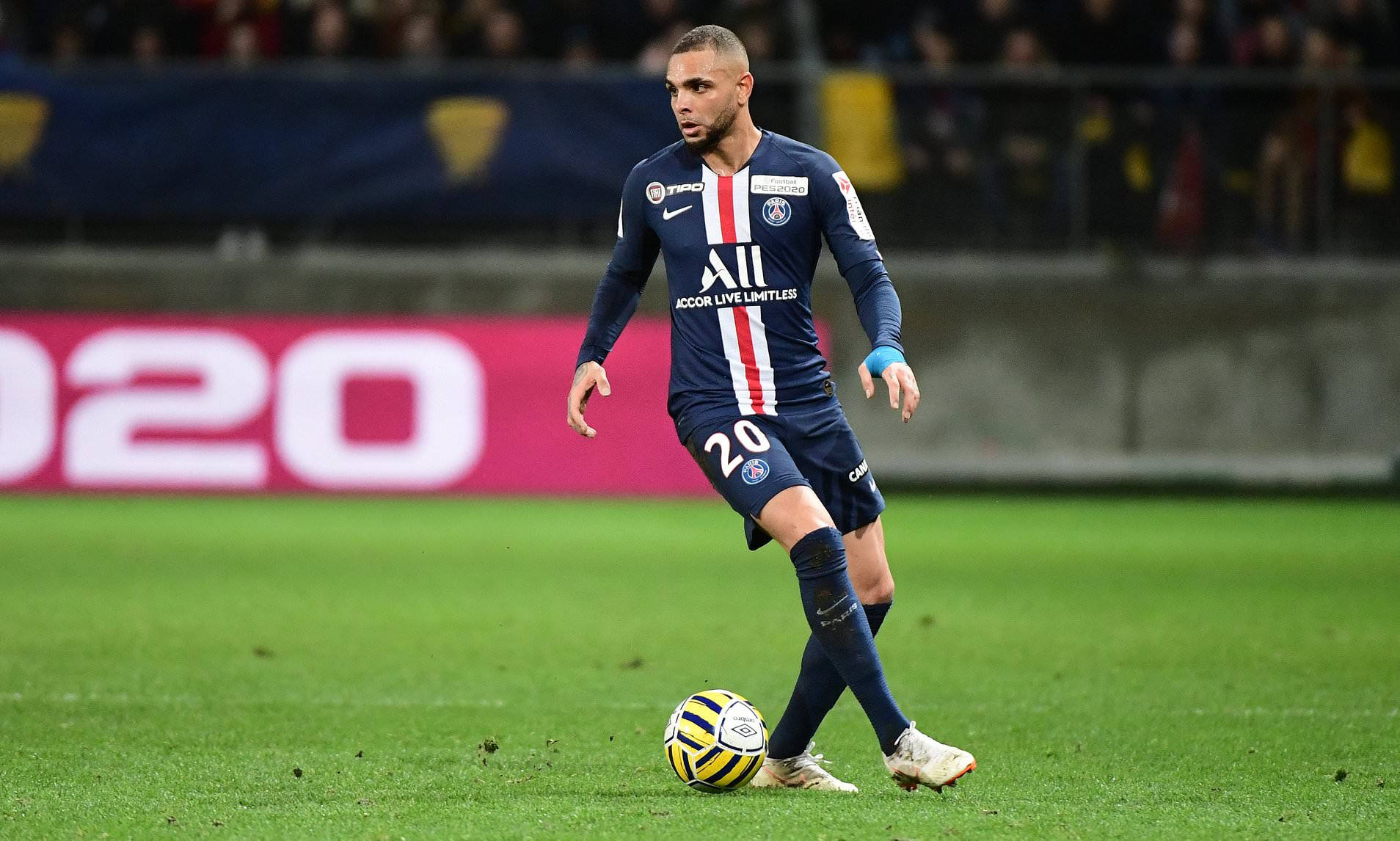 Layvin Kurzawa Pass Navy Background