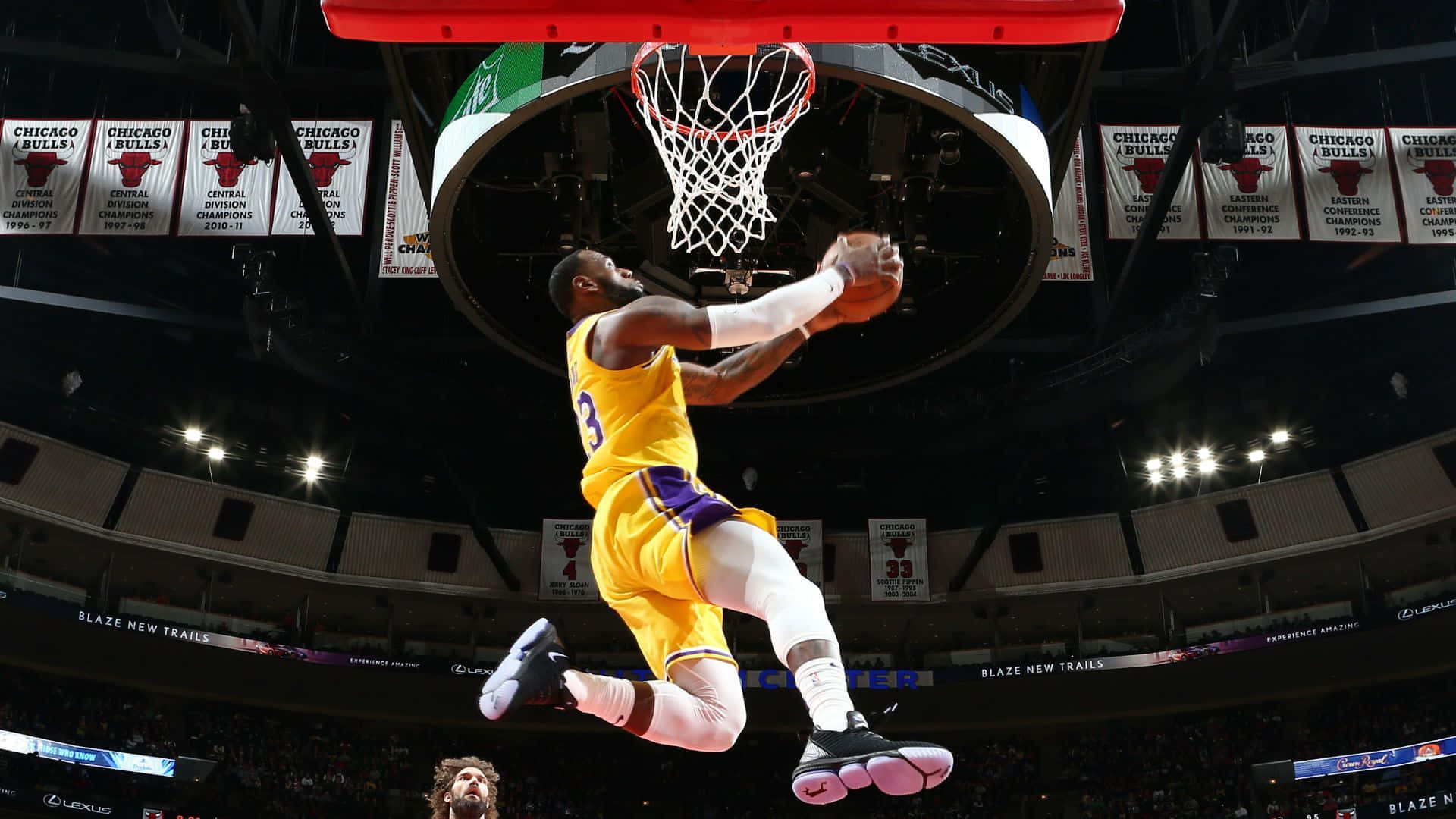 Le Bron James Slam Dunk Action Background