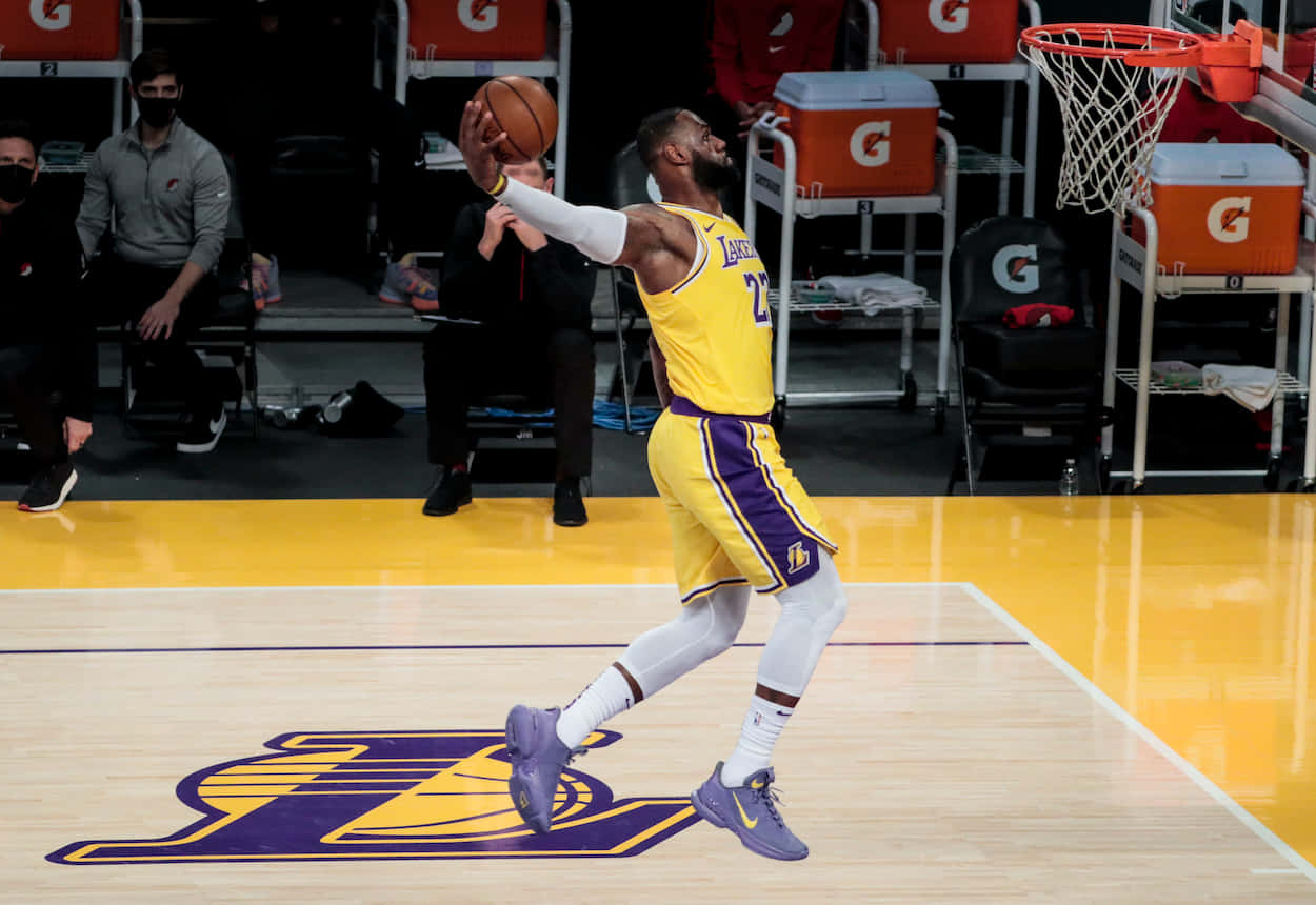 Le Bron James Slam Dunk Lakers Game Background