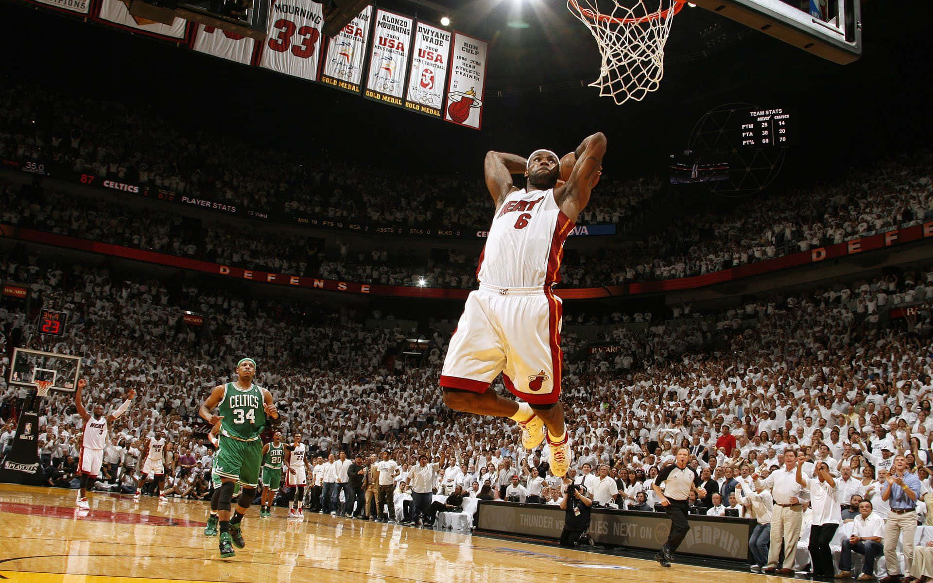 Le Bron James Slam Dunk Moment Background