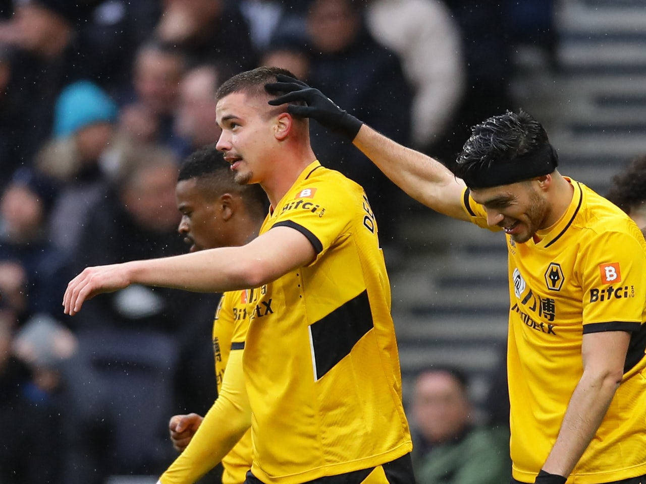 Leander Dendoncker Head Rub