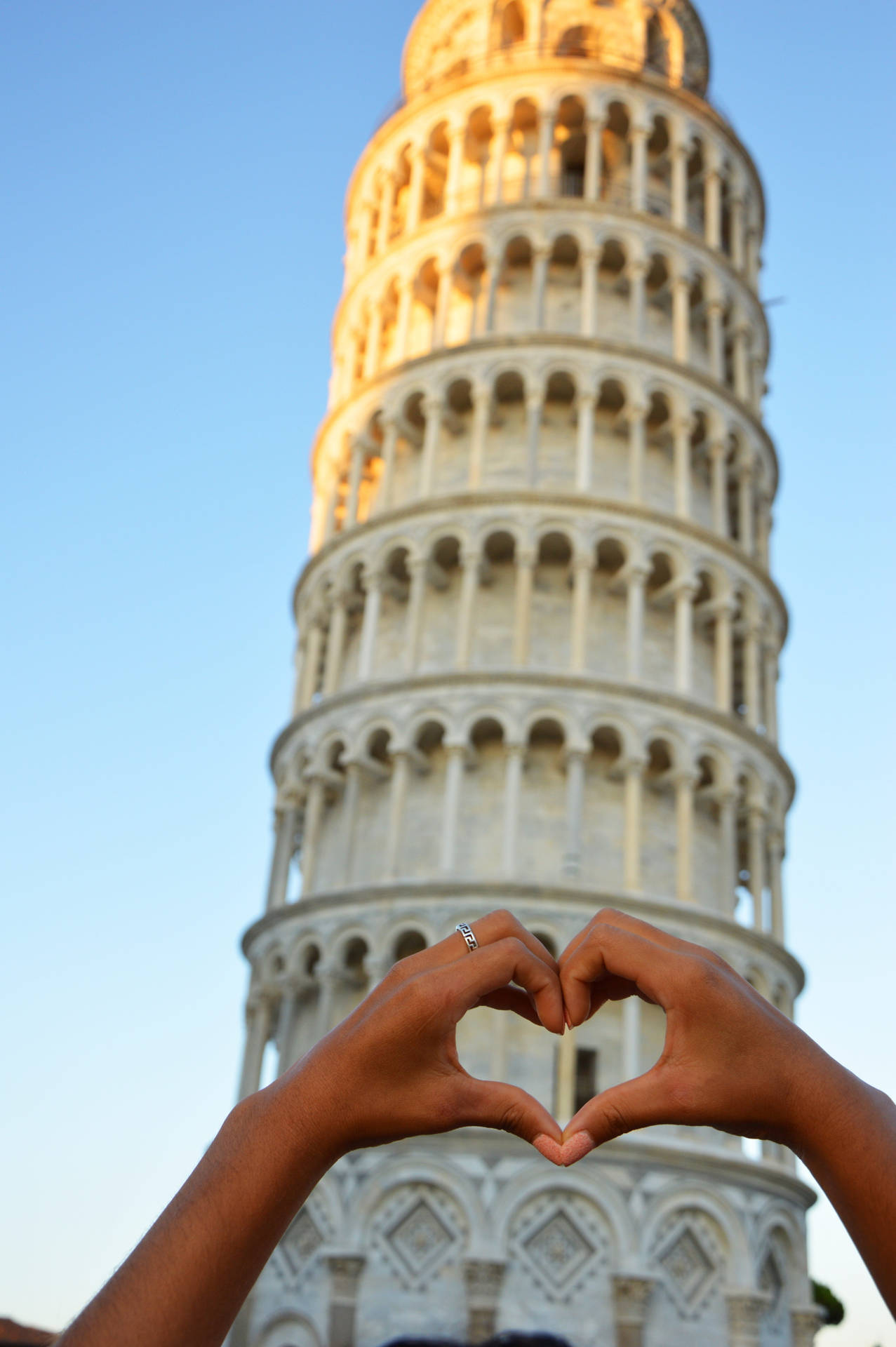 Leaning Tower Of Pisa Hand Heart Background