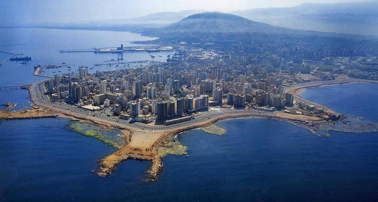 Lebanon City Mountains Background