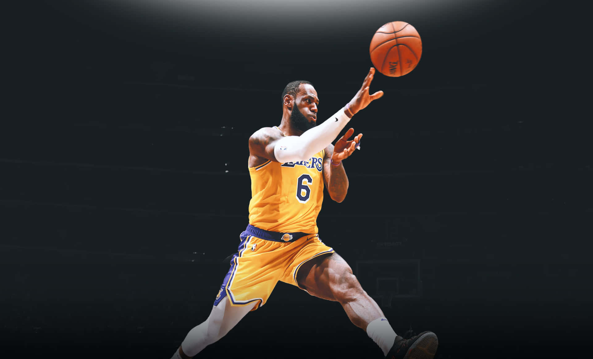 Lebron James Passing The Ball Background