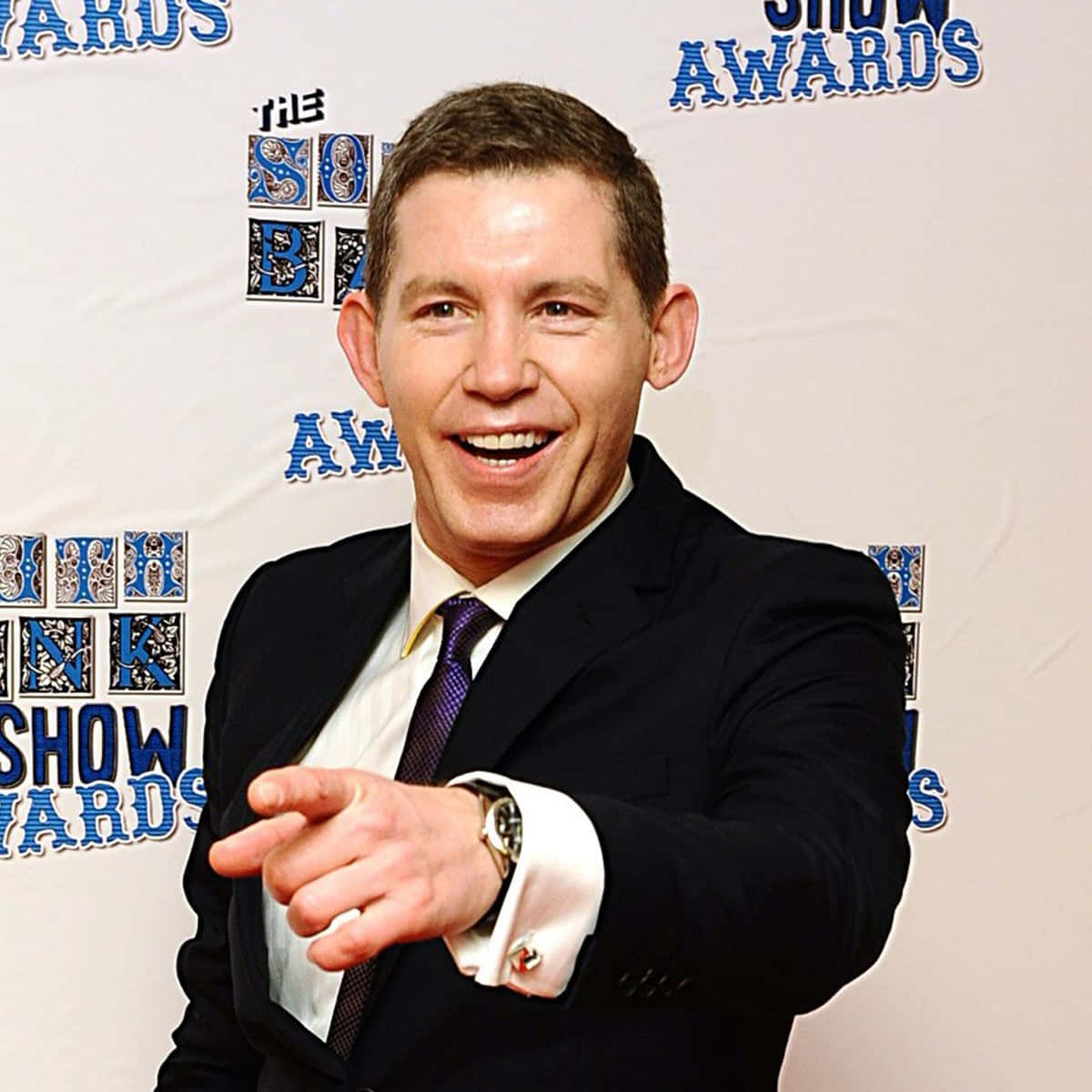 Lee Evans Award Show Red Carpet Background