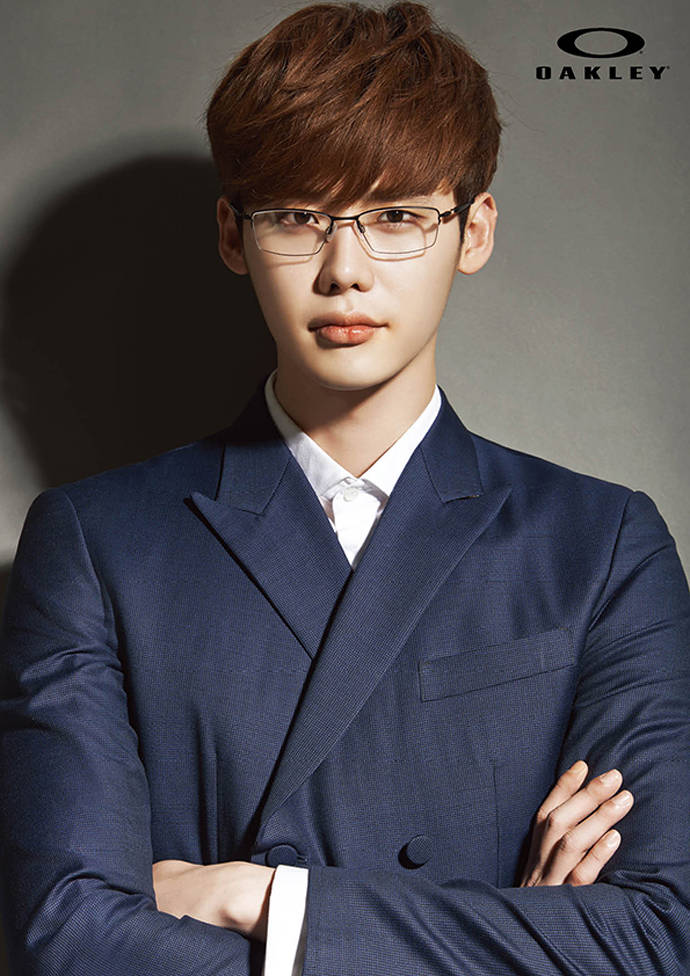 Lee Jong-suk Sporting Stylish Oakley Eyewear Background