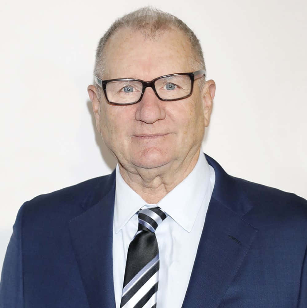 Legendary Actor Ed O'neill In A Thoughtful Pose. Background