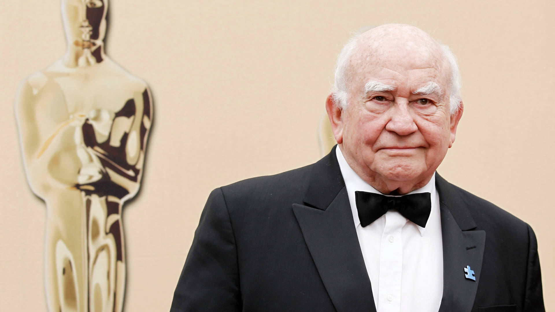 Legendary Actor Edward Asner Holding Golden Trophy Background