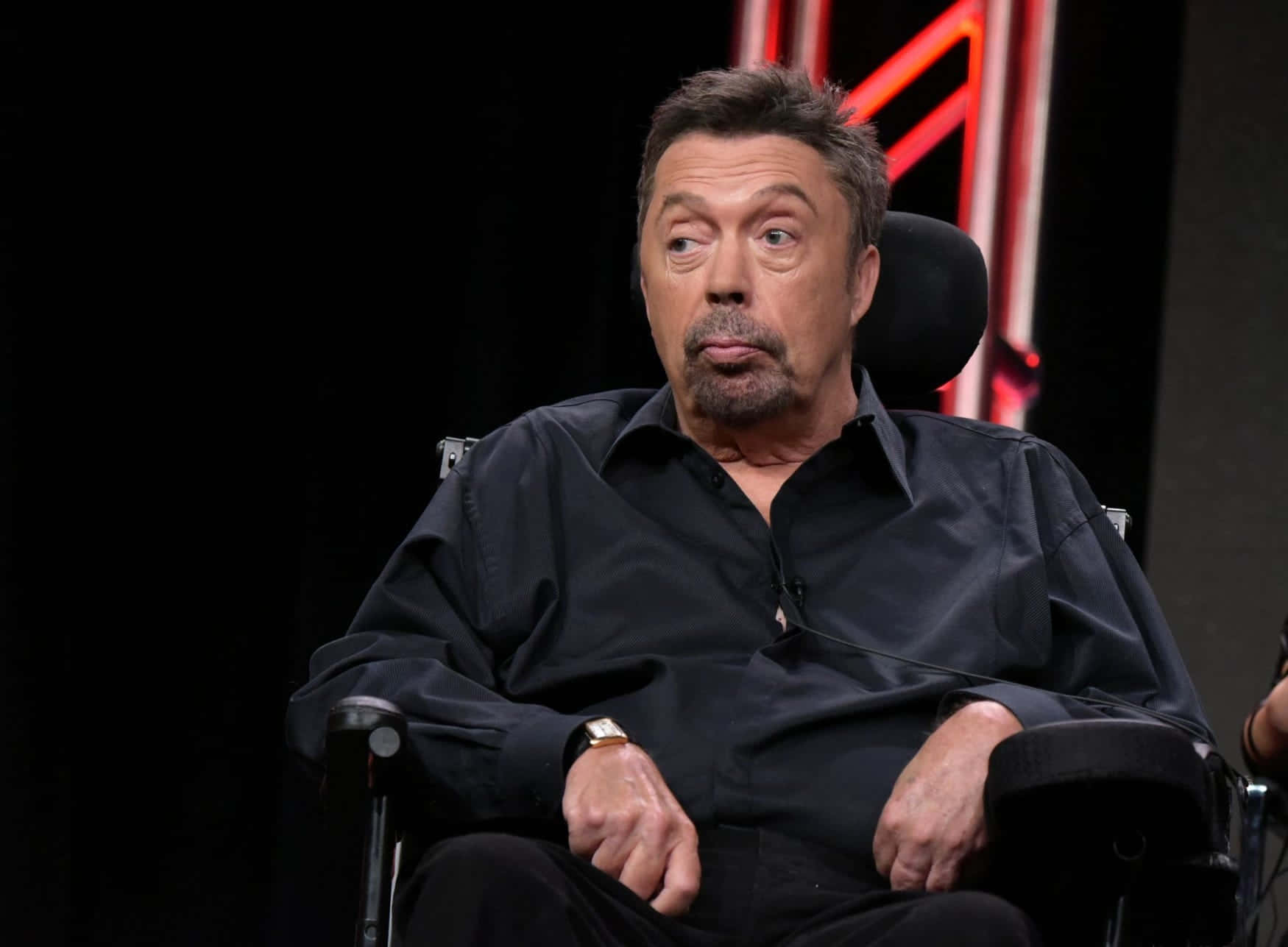 Legendary Actor Tim Curry In An Iconic Pose. Background