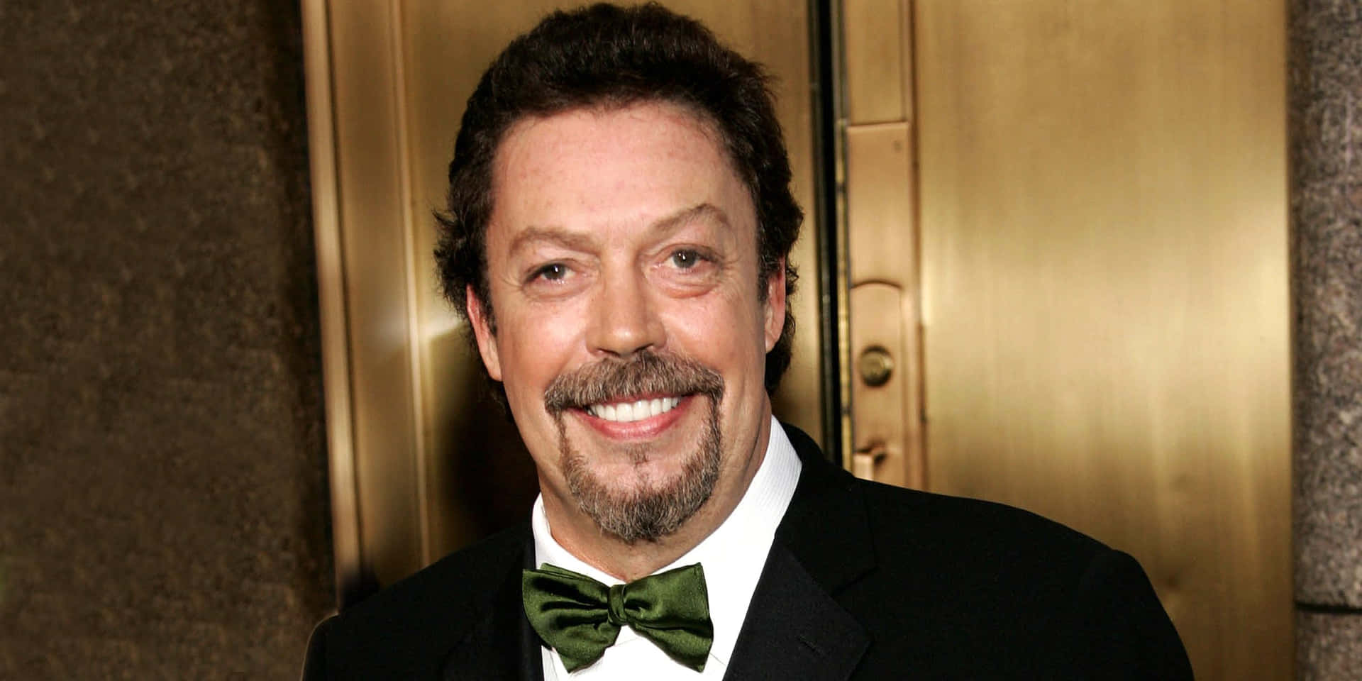 Legendary Actor Tim Curry Posing For A Portrait Background