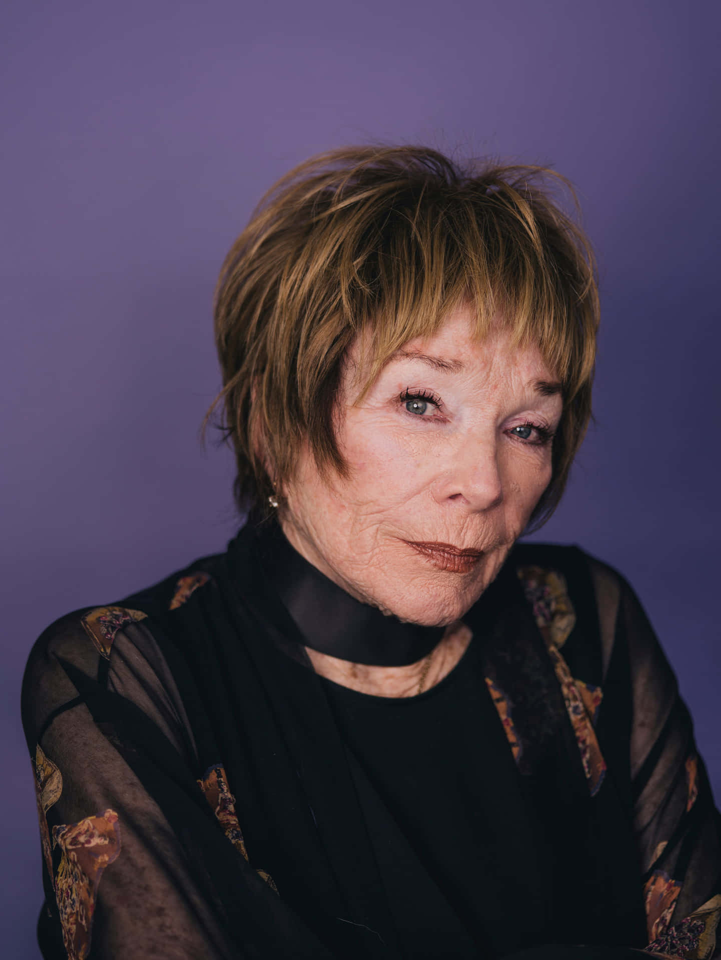 Legendary Actress Shirley Maclaine In Classic Black Dress Background
