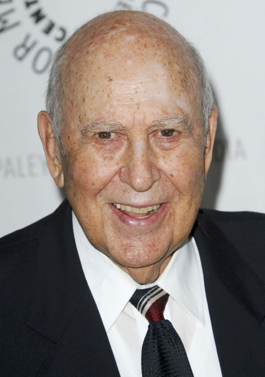 Legendary American Comedian Carl Reiner Background