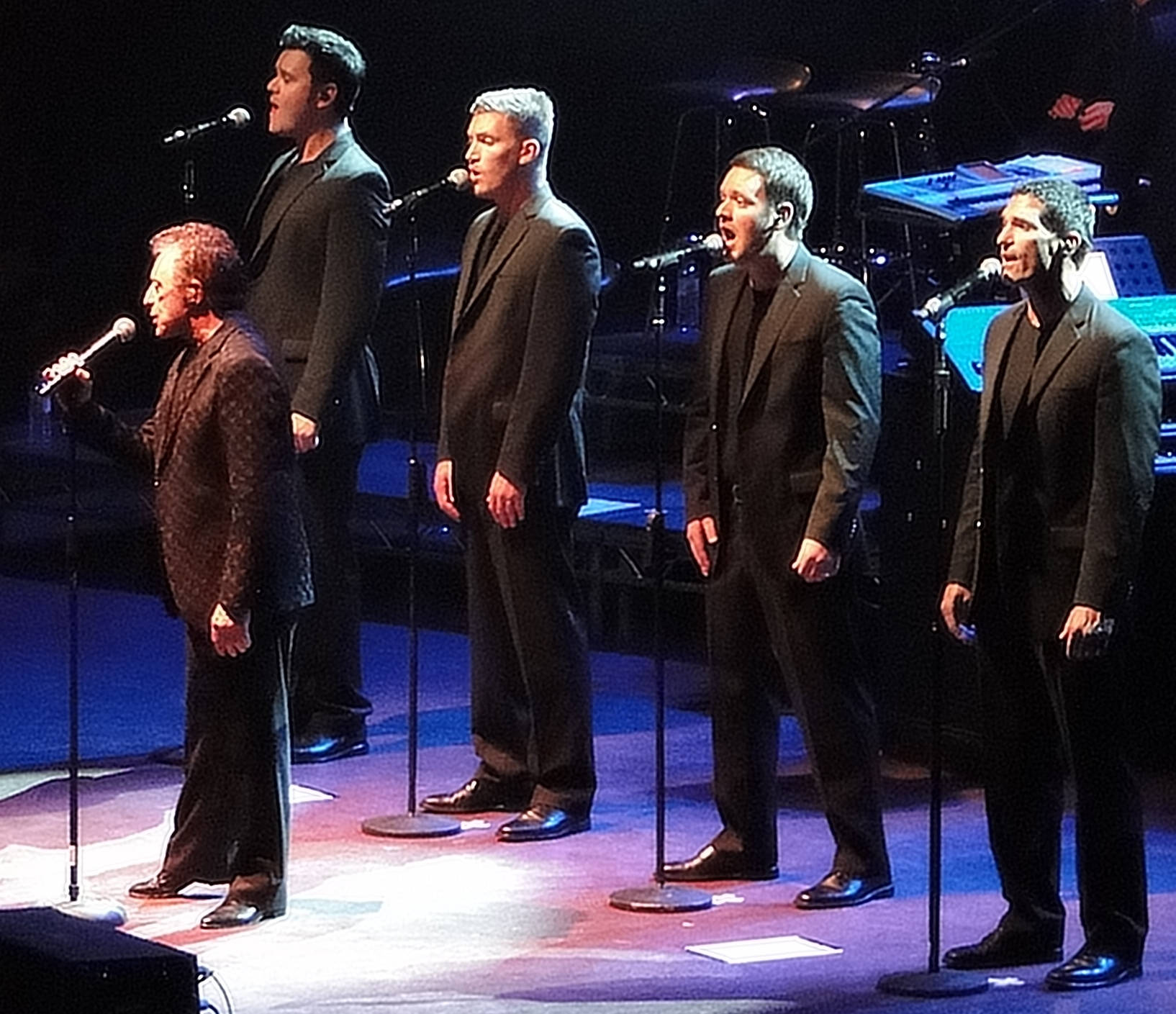 Legendary Band Frankie Valli And The Four Seasons Live In Concert Background