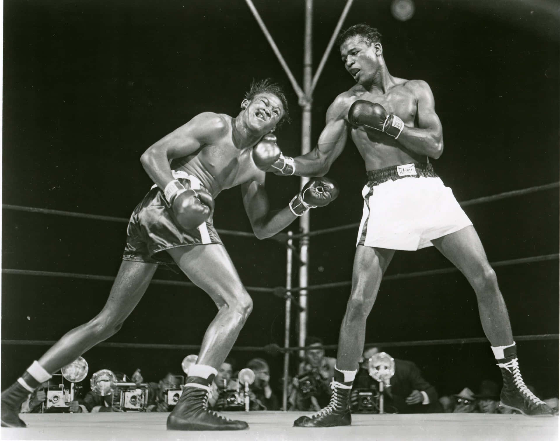 Legendary Boxer Kid Gavilan Fascinating The Audience Background