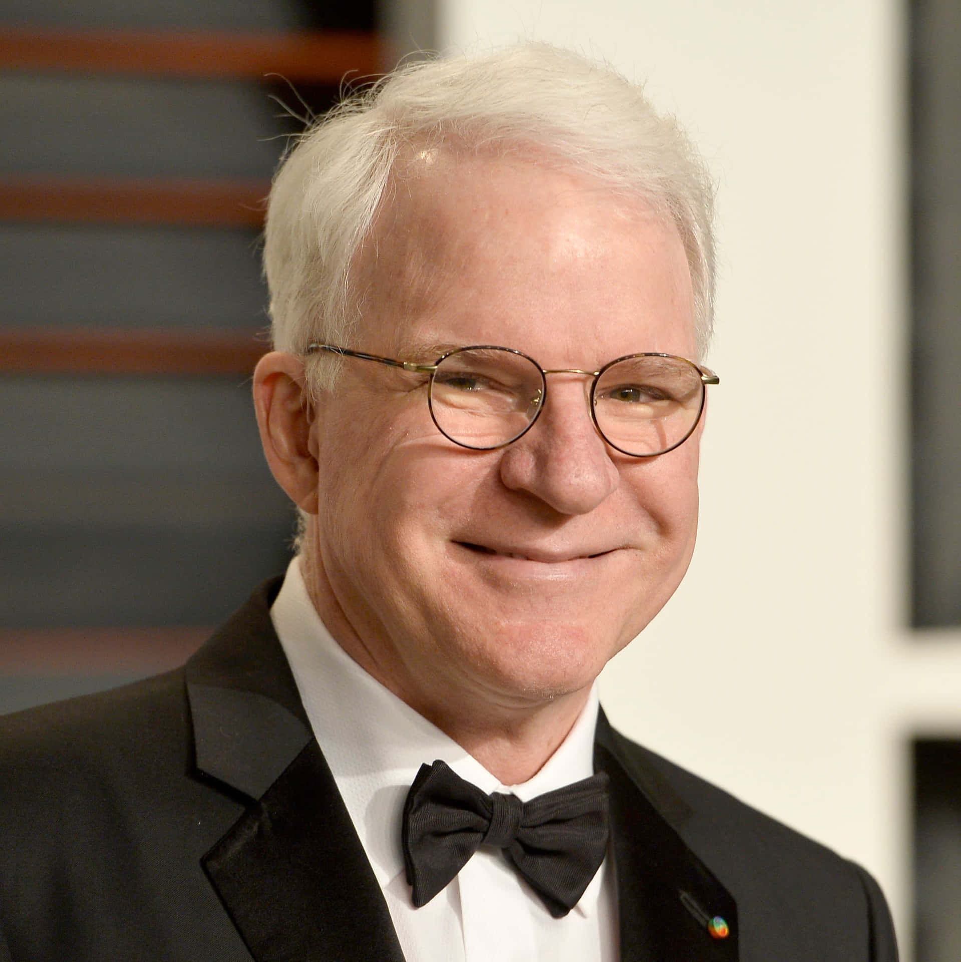 Legendary Comedian Steve Martin Posing For A Portrait Background