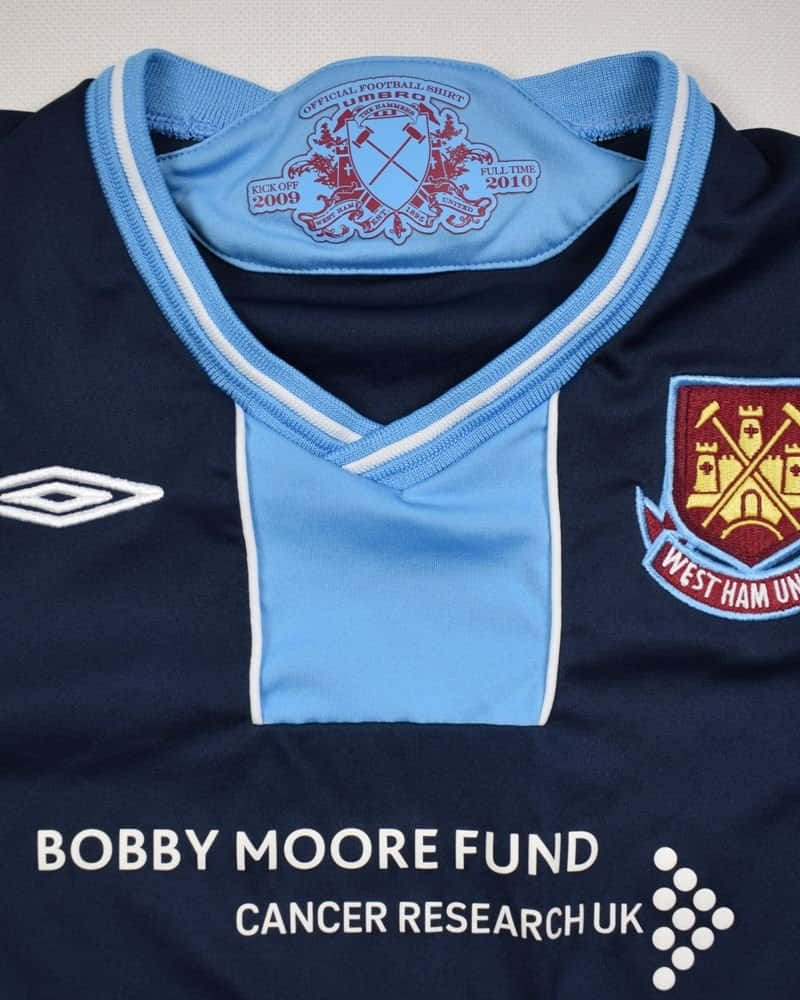Legendary Footballer Bobby Moore Supporting Cancer Research Uk Fund. Background