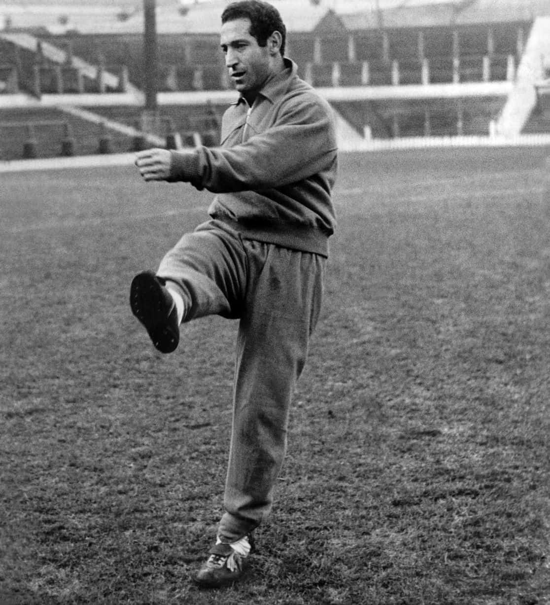 Legendary Footballer Francisco Gento In The Field Background