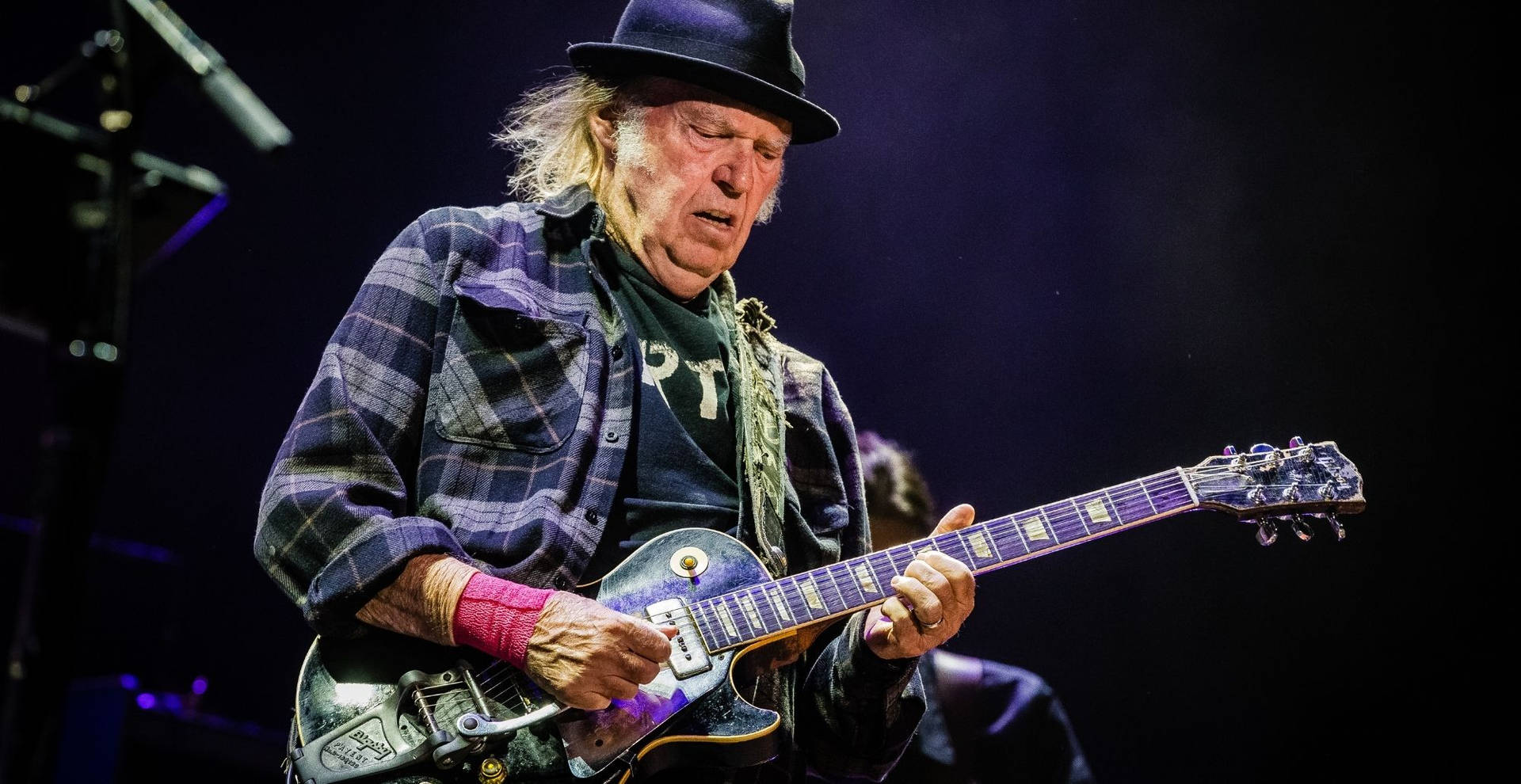 Legendary Musician Neil Young Performing At Festival D'ete De Quebec