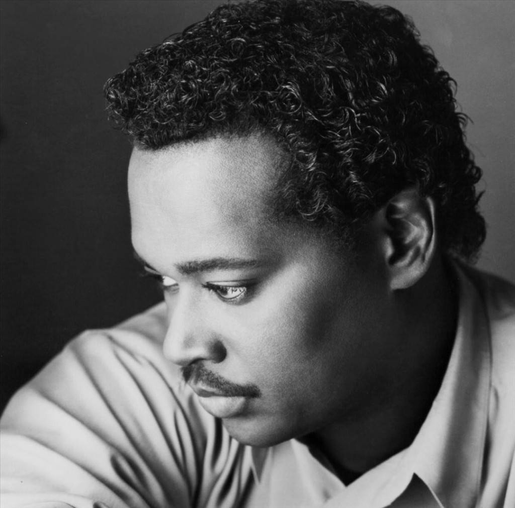 Legendary Singer-songwriter Luther Vandross In The Recording Studio Background