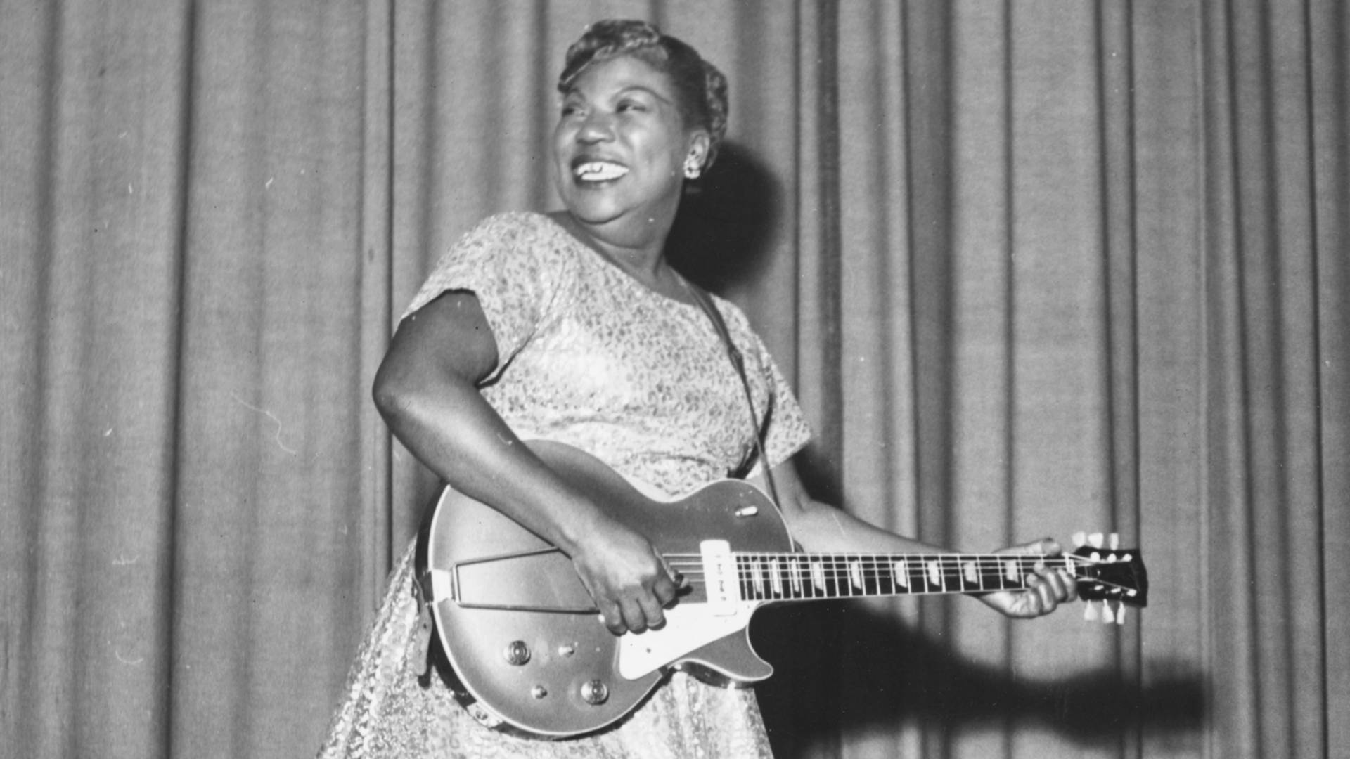 Legendary Sister Rosetta Tharpe Joyfully Singing Background