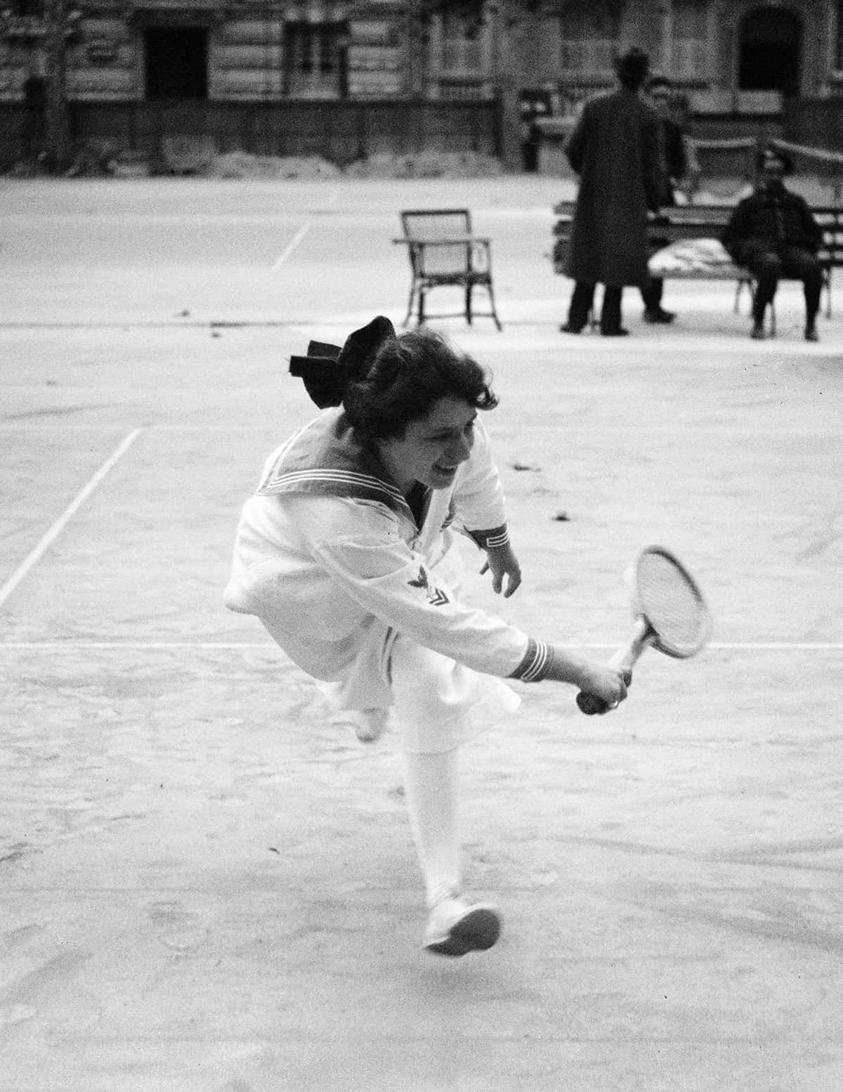 Legendary Suzanne Lenglen In Action Background