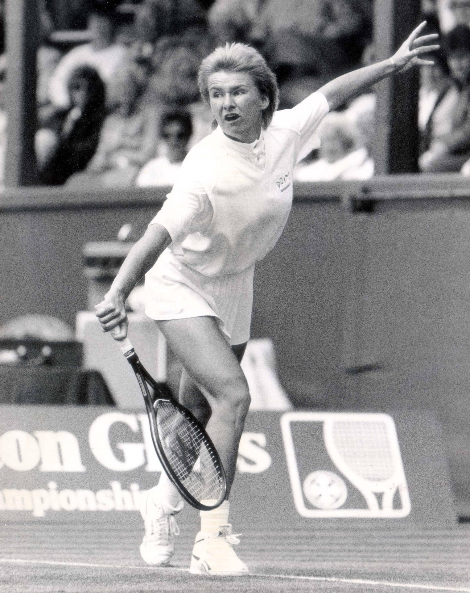 Legendary Tennis Player Jana Novotna In Action Background