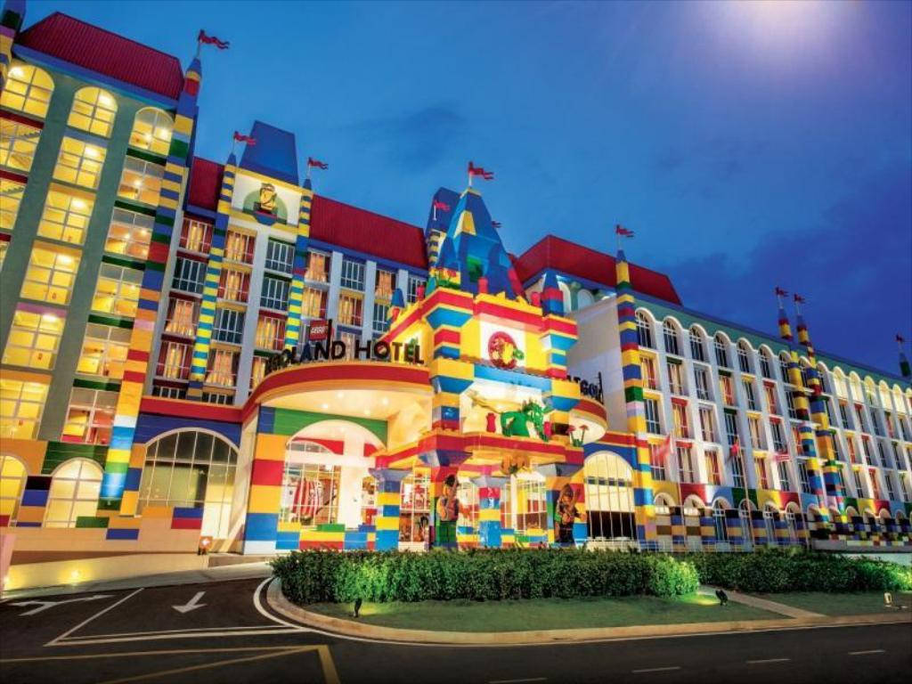 Legoland Hotel Exterior Background