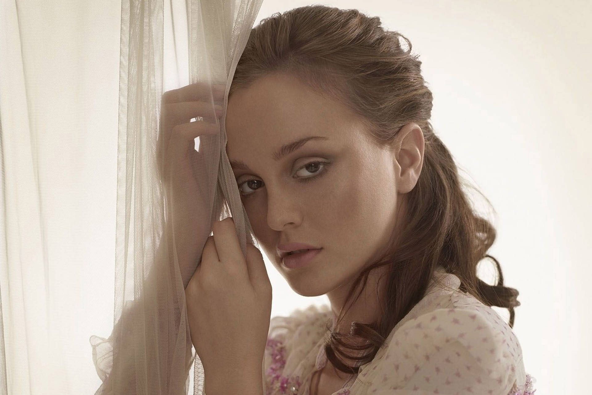 Leighton Meester Serious Face Background