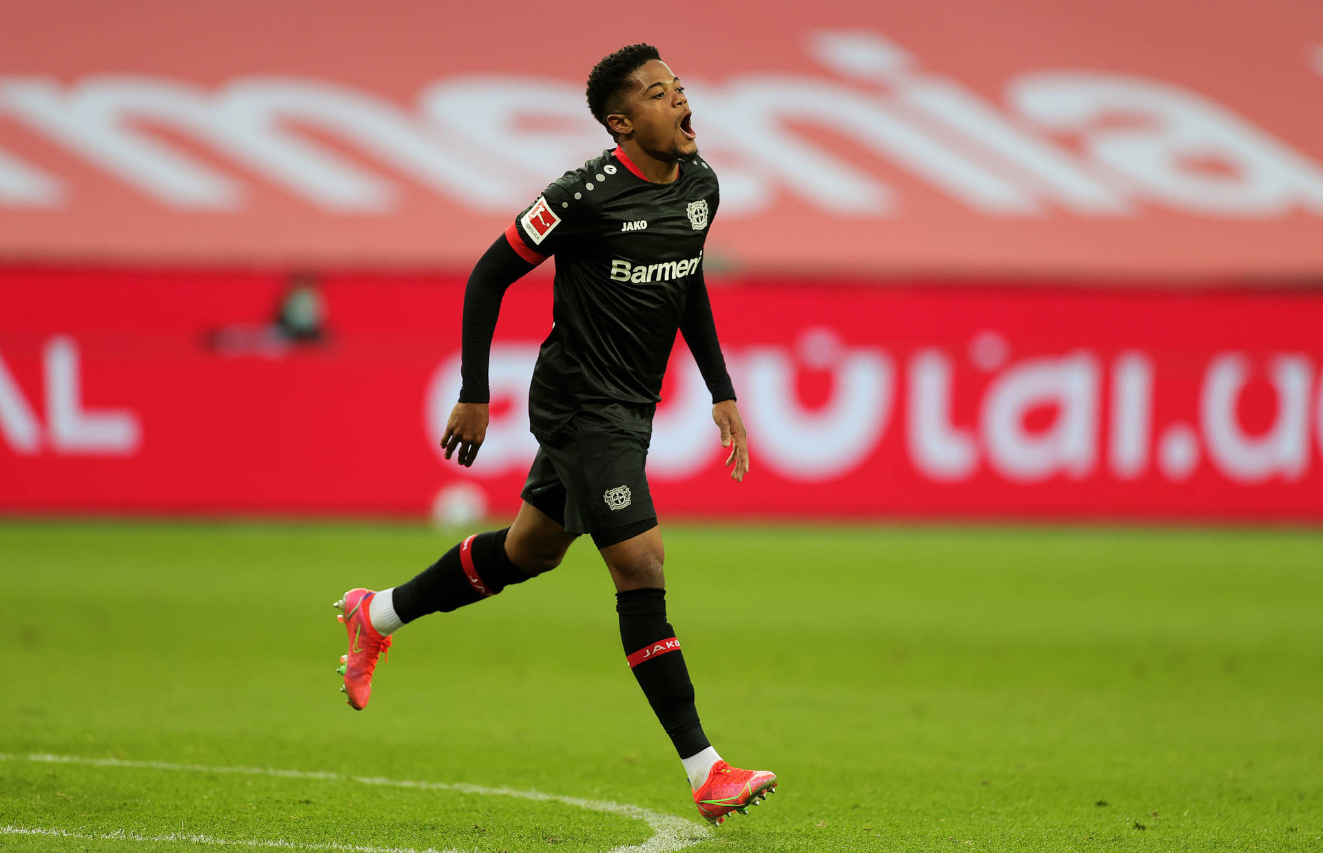 Leon Bailey Running Black Clothing Background