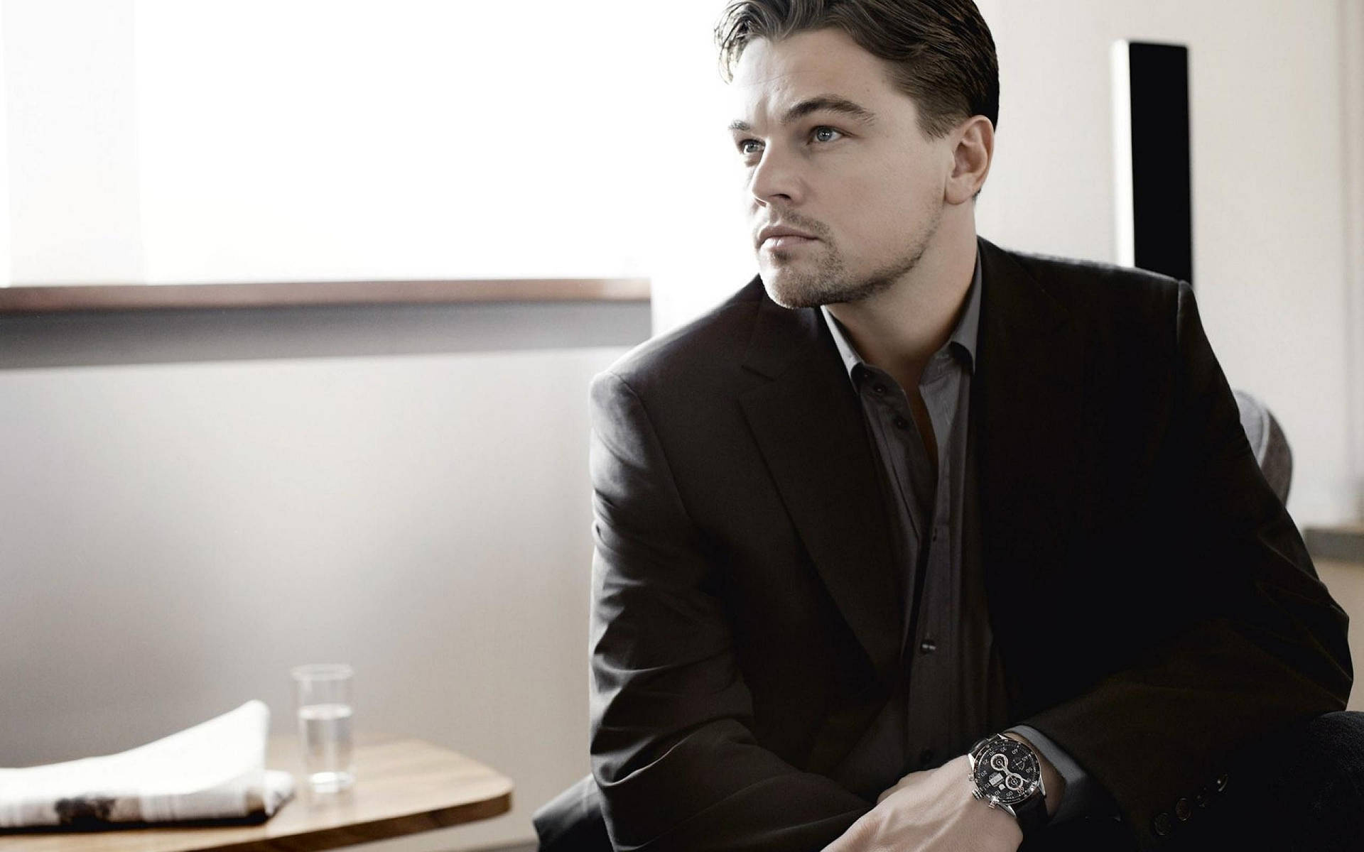 Leonardo Dicaprio Sleek Black Suit Background
