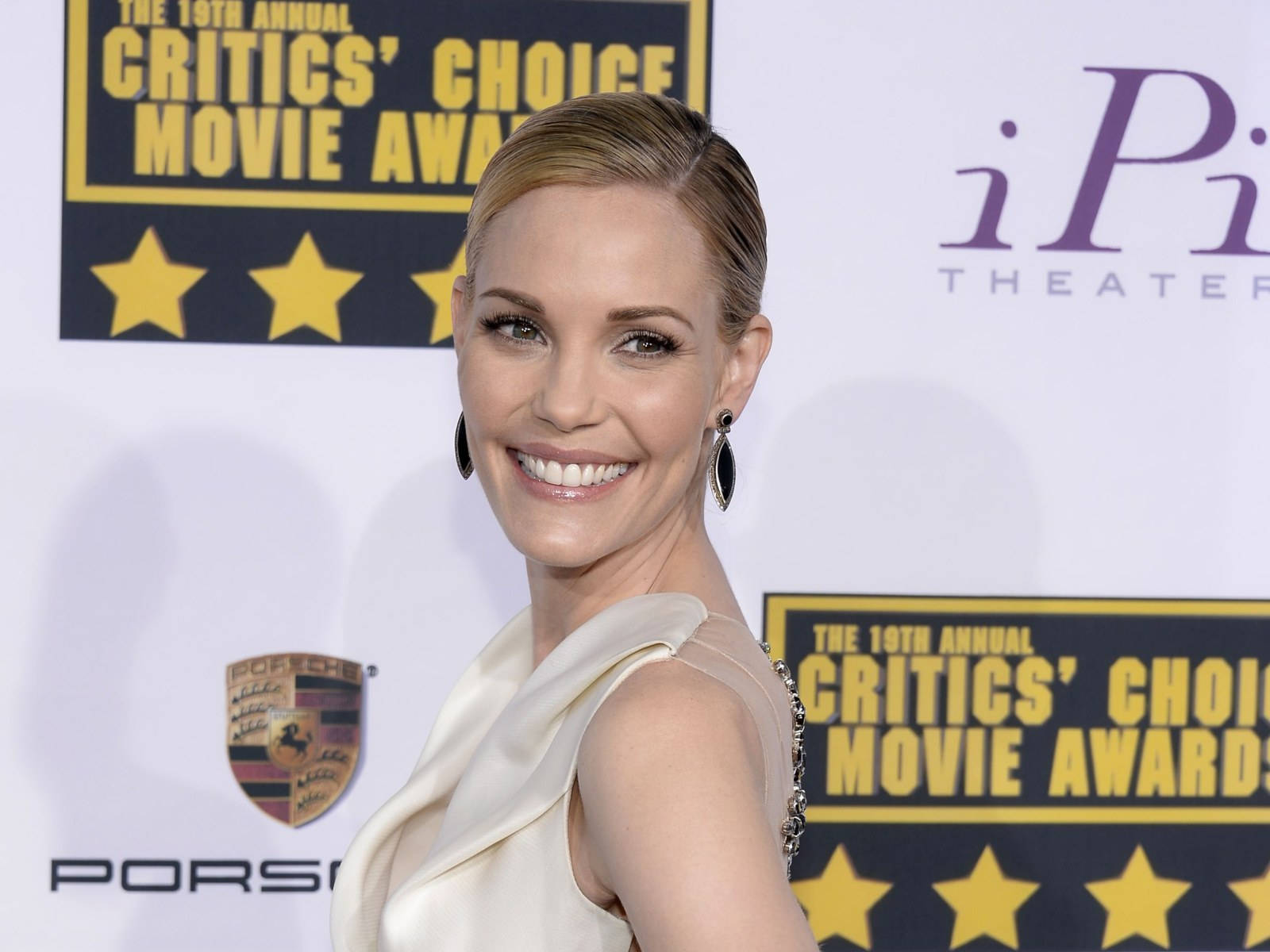 Leslie Bibb 19th Annual Critics' Choice Movie Awards Background