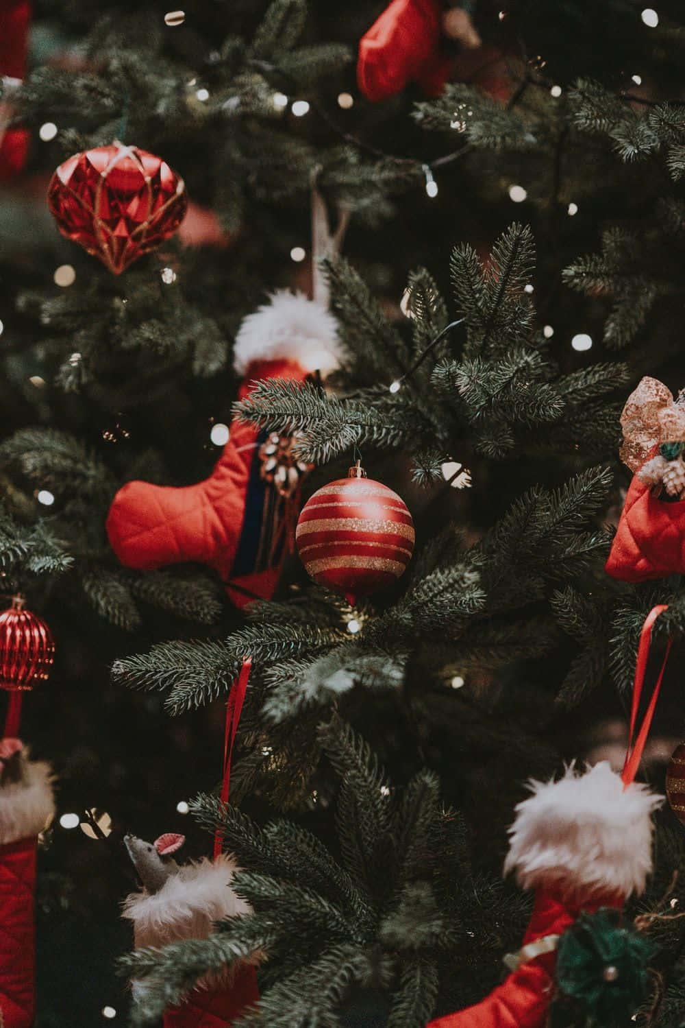 Let's Get Festive With This Spectacularly Designed Aesthetic Christmas Tree! Background