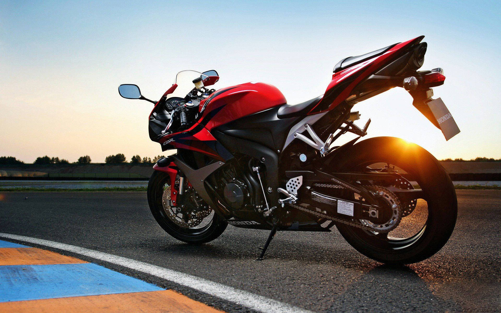 Let The Roads Be Yours With The Honda Cbr 600rr Background