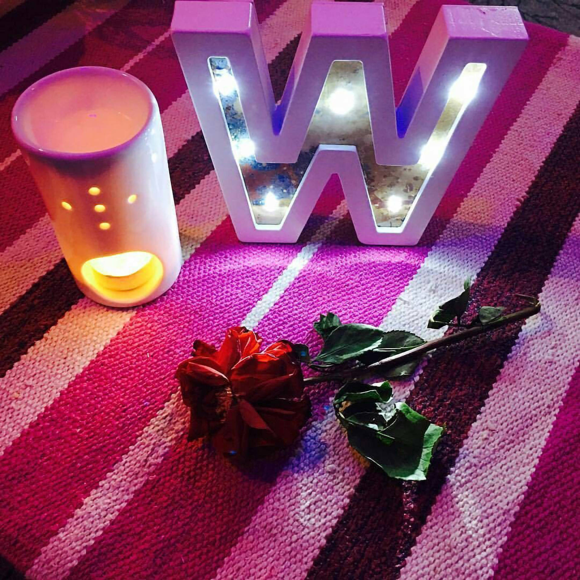 Letter W Table Decoration Background