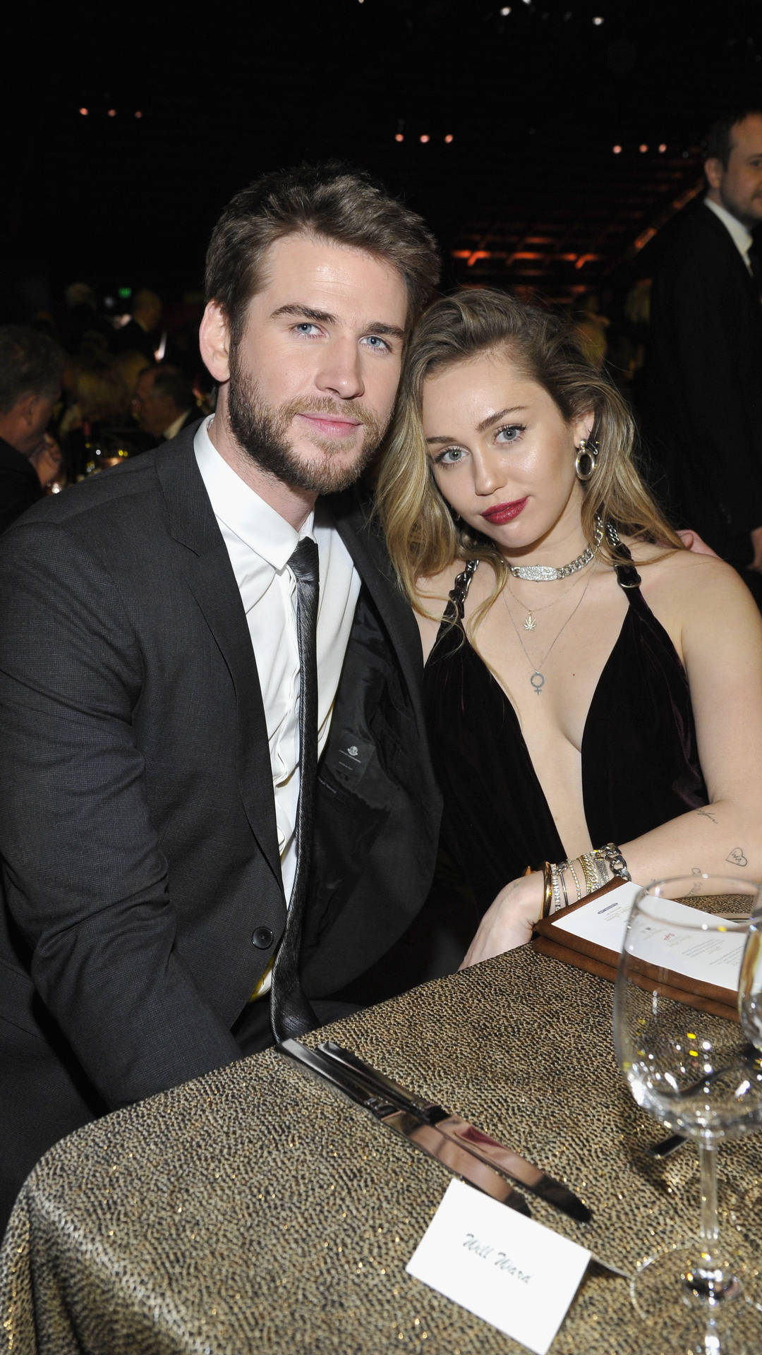 Liam Hemsworth And Miley Cyrus Dinner Background